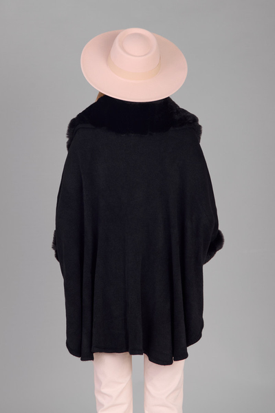 Stylish Kimono with Faux Fur Trim - Elegant Loungewear & Home Wear for Women | Perfect for Relaxing, Spa Days & Cozy Evenings