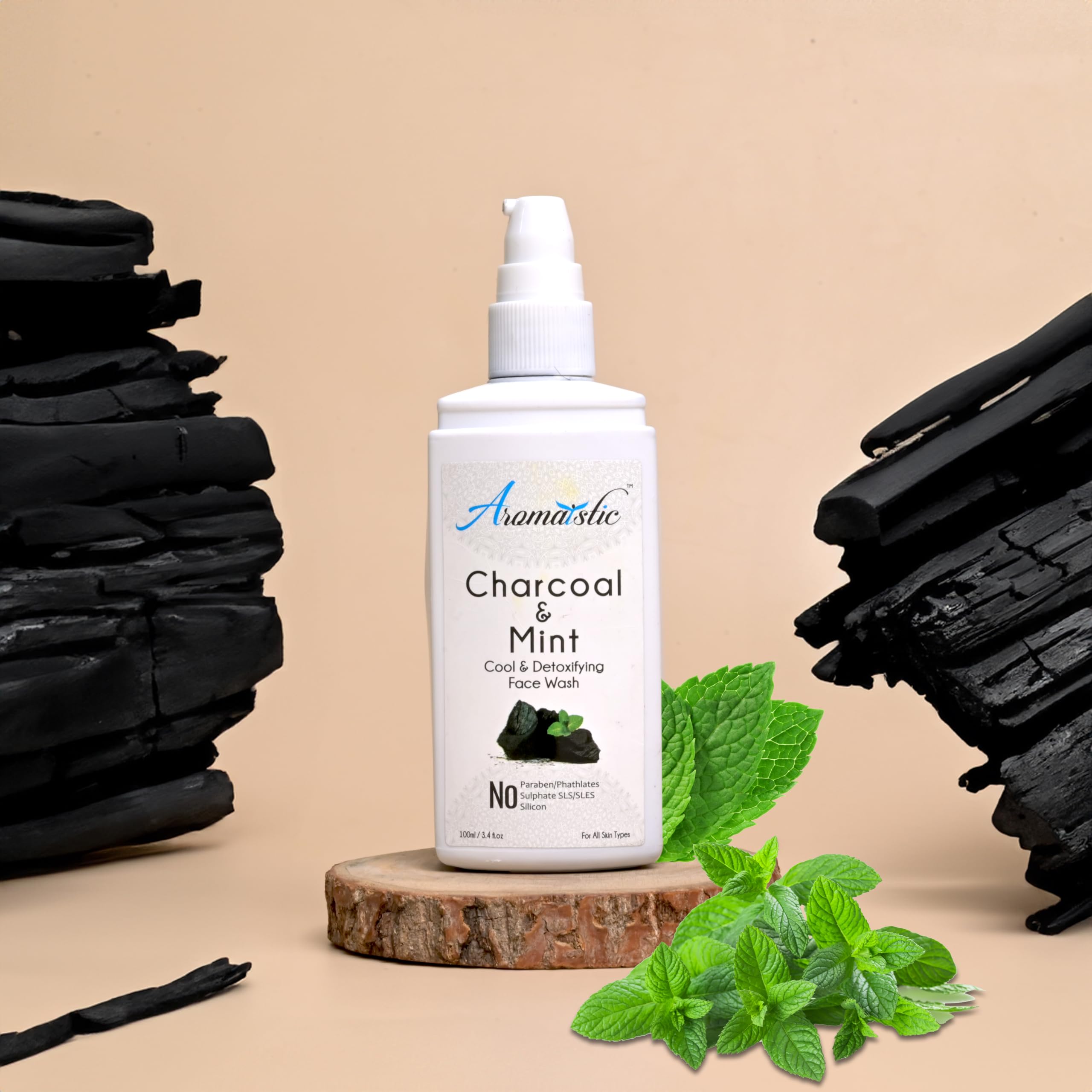 Natural Charcoal & Mint Face Wash for Men & Women - Deep Cleansing, Exfoliating, Aromatherapy | Paraben & Sulfate Free, Pollution Defense | 100ml | Perfect for Daily Skincare & Post-Workout Refreshment