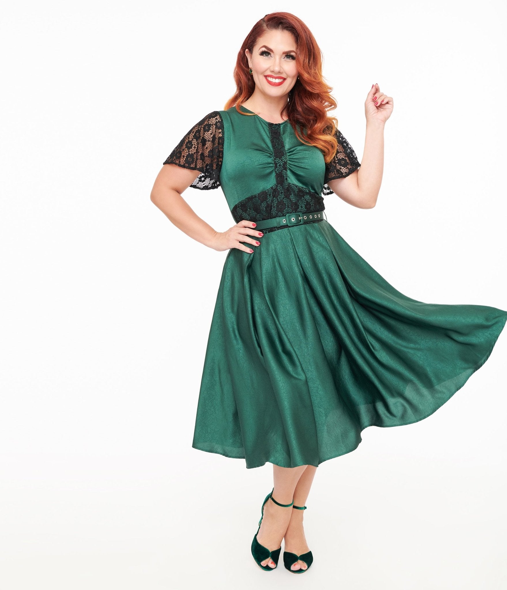 Vintage 1940s Emerald Green & Black Lace Swing Dress - Retro Tea Length Cocktail Dress for Women - Perfect for Gatsby Parties, Vintage Weddings & Holiday Events