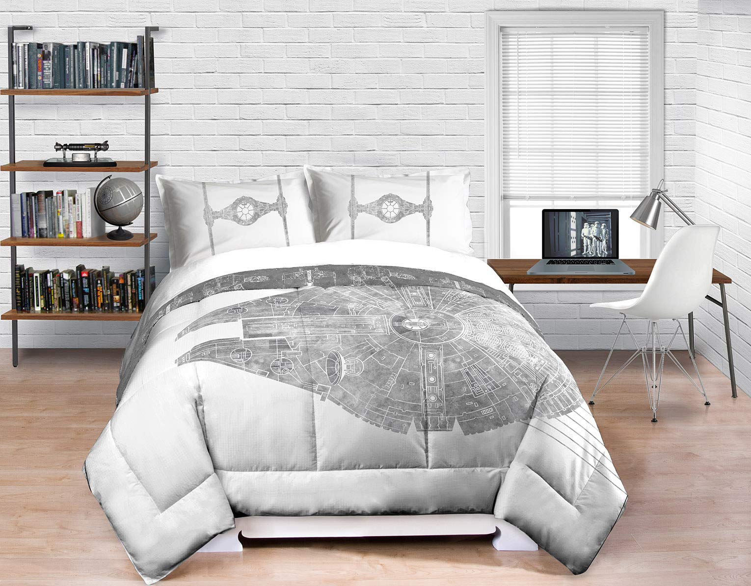 Star Wars Classic Full/Queen Comforter Set - 3-Piece Bedding Set with Duvet Cover & Pillow Shams, Officially Licensed Star Wars Merchandise - Perfect for Kids' Room, Movie Themed Bedroom, and Gift for Star Wars Fans