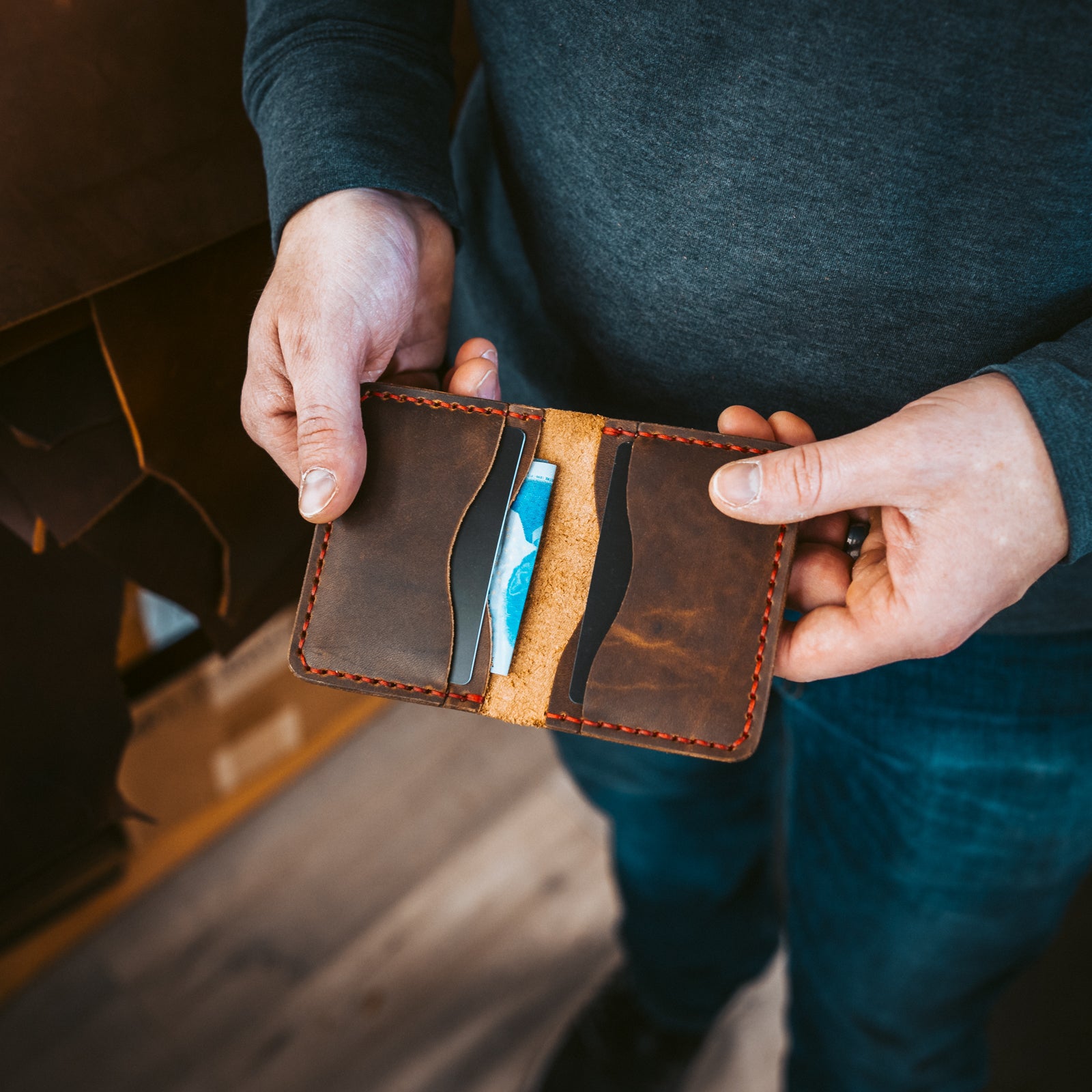 Genuine Leather 5 Card Holder Wallet - Slim RFID Blocking Minimalist Wallet for Men & Women - Perfect for Everyday Use, Travel, and Business