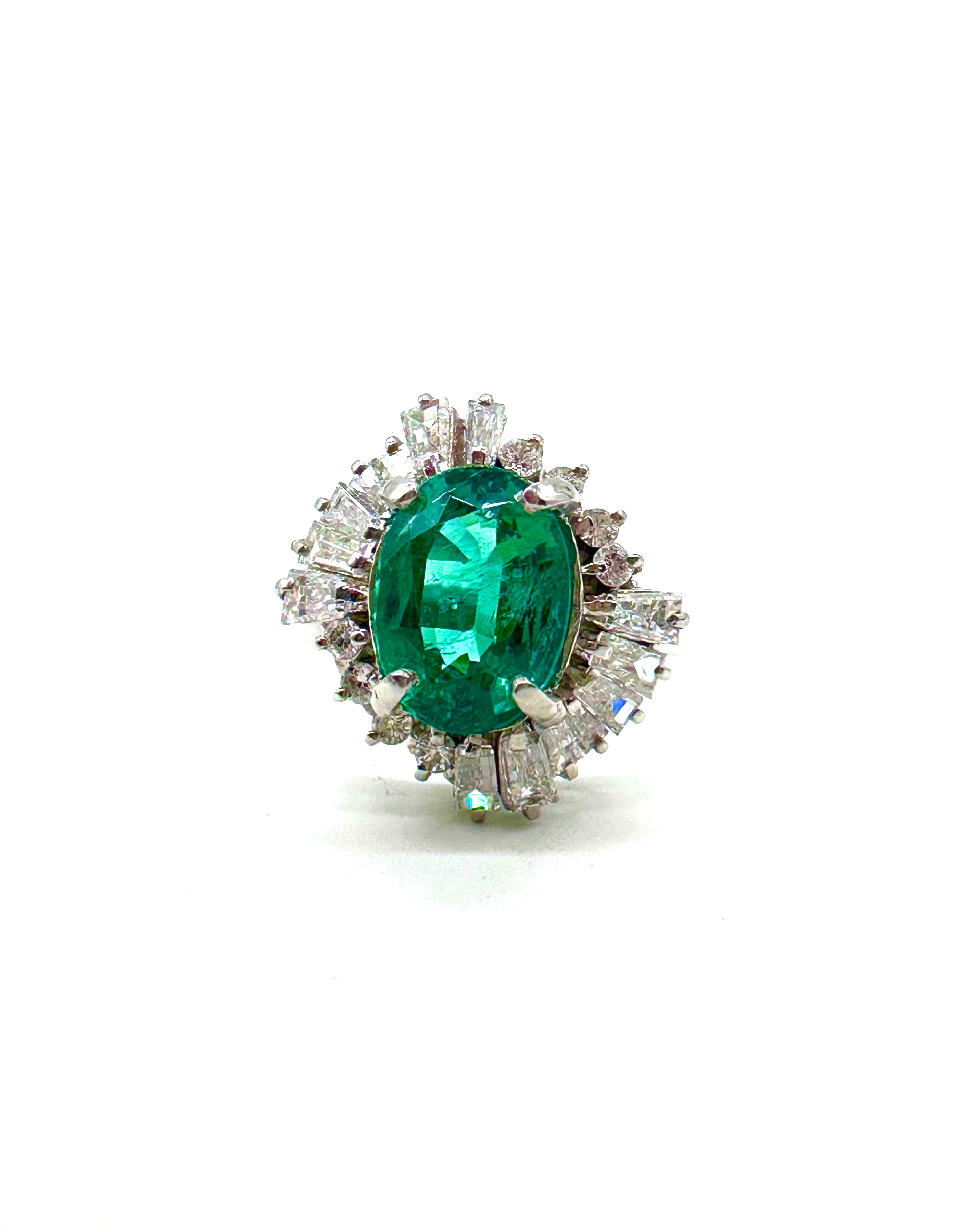 Exquisite 14K Gold Emerald and Diamond Halo Engagement Ring for Women - Perfect for Proposals, Anniversaries & Special Occasions