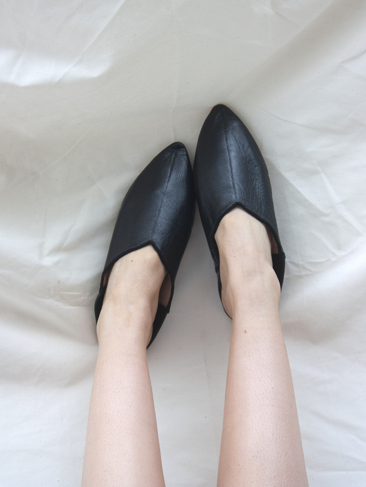 Authentic Moroccan Plain Pointed Babouche Slippers - Black Leather Comfort Shoes for Men & Women | Perfect for Home, Lounge & Cultural Events