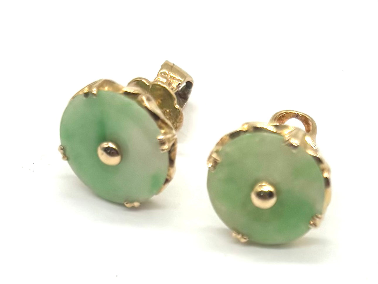 18K Gold Green Jade Flower Screw Back Earrings for Women - Elegant Vintage Style Dangle Earrings for Wedding, Party & Special Occasions