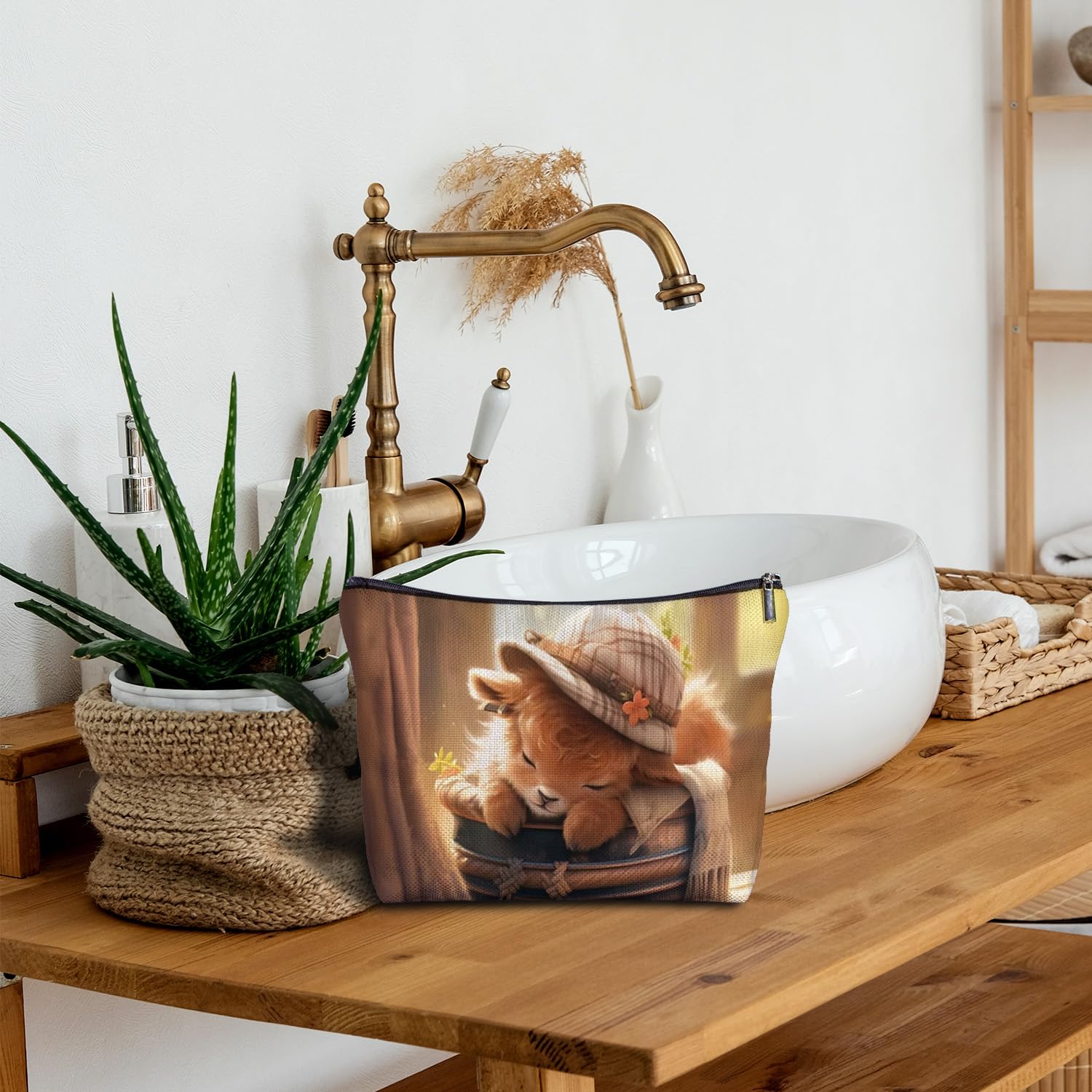 Cute Highland Cow Makeup Bag - Western Cow Cosmetic Pouch for Women & Gifts for Cow Lovers