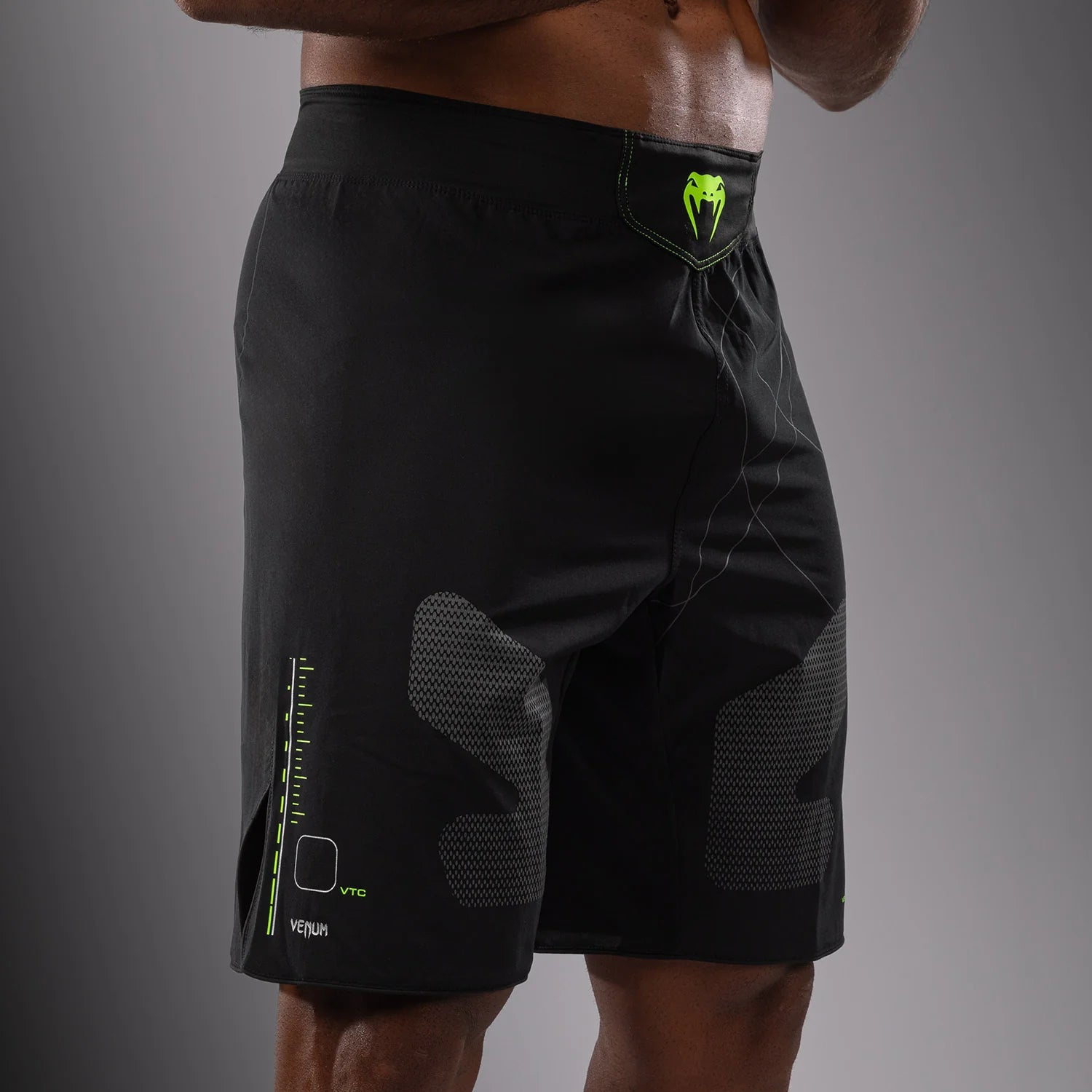 VENUM SHORTS TRAINING CAMP 4.0 - Black/Neon MMA & Boxing Fight Shorts for Men - Perfect for MMA Training, Boxing Workouts & Combat Sports