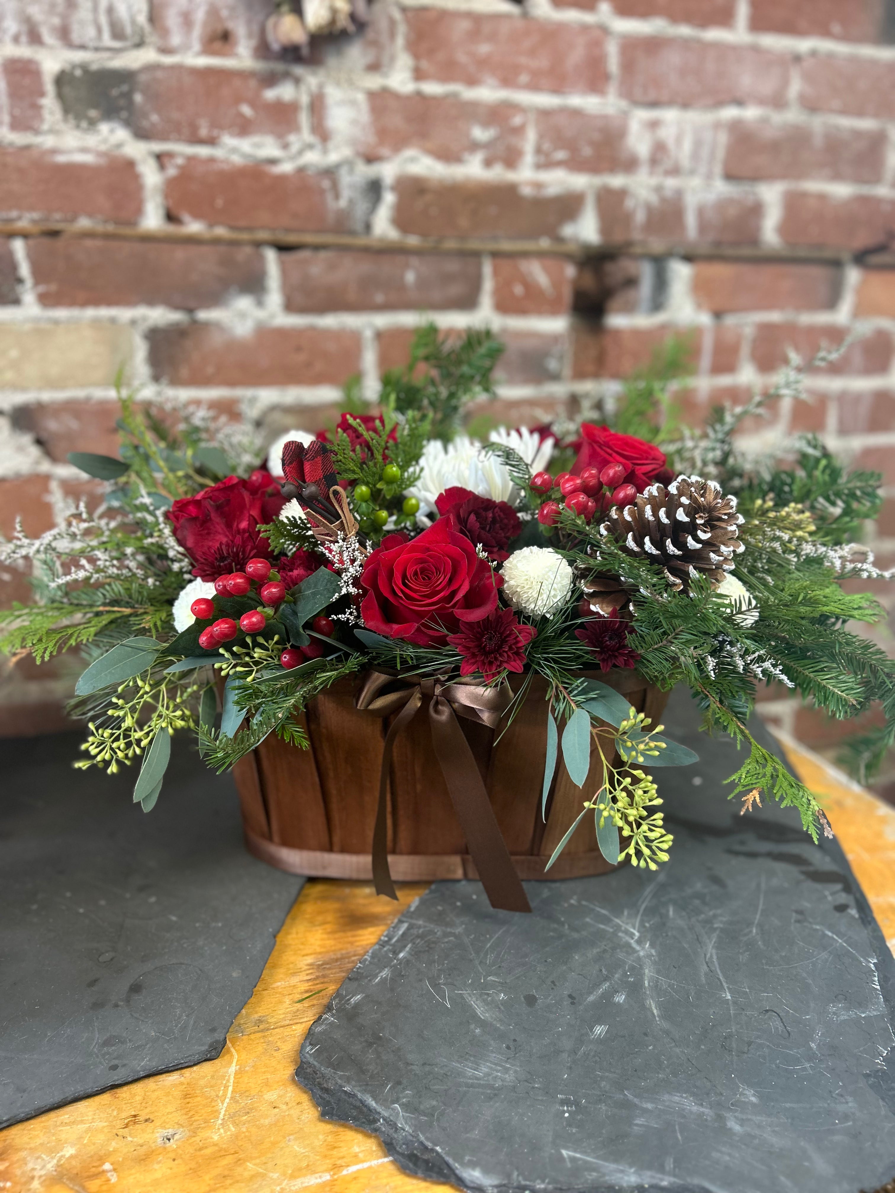 Snowy Slopes Centrepiece - Elegant Winter Table Decor for Holiday Parties & Cozy Cabin Dining | Perfect for Christmas, New Year & Ski Lodge Gatherings