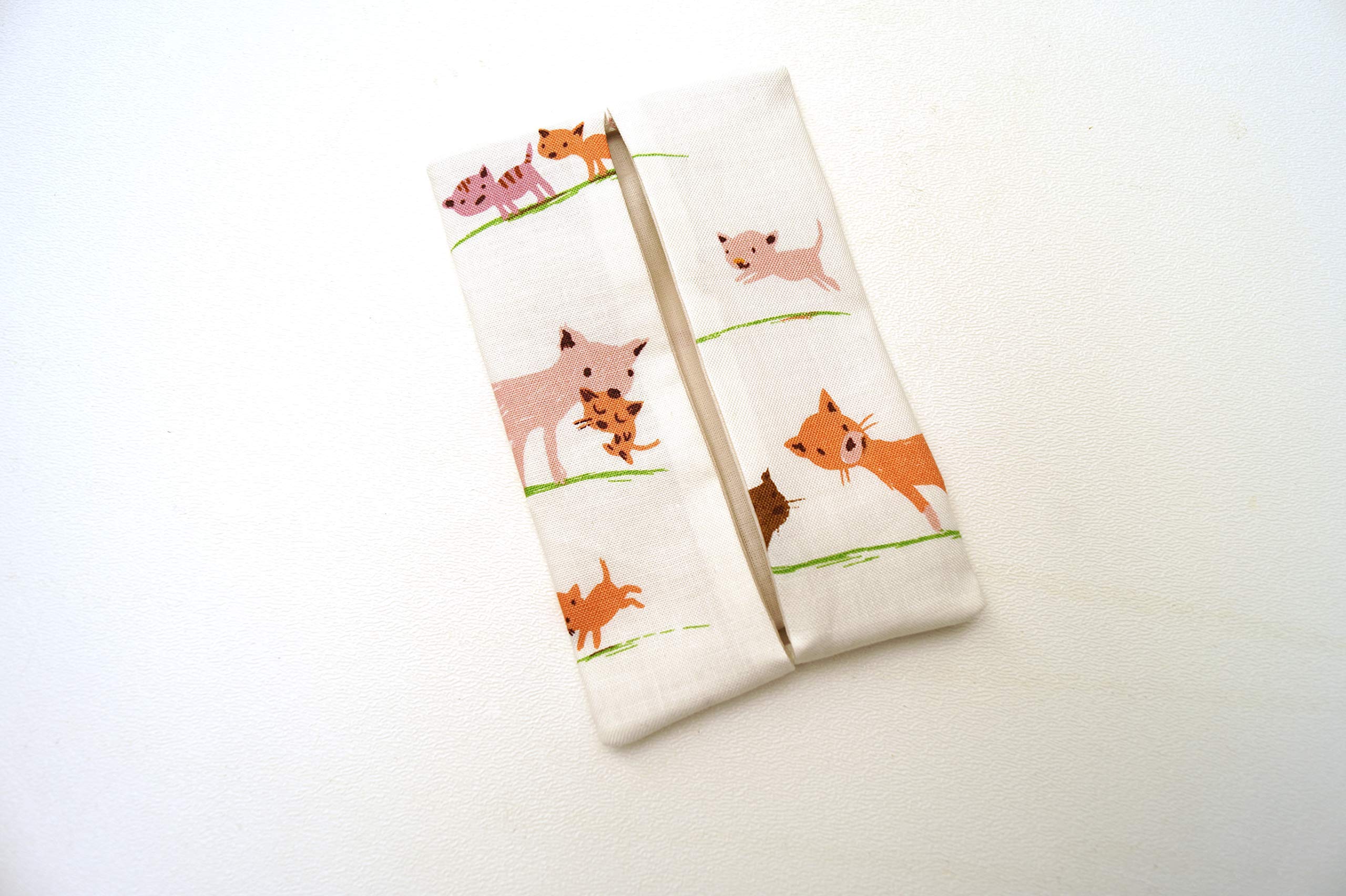 Portable Cat Print Fabric Tissue Holder - Cute Travel Size Tissue Case for Car, Purse & Home Decor - Perfect for Cat Lovers & Gift Ideas