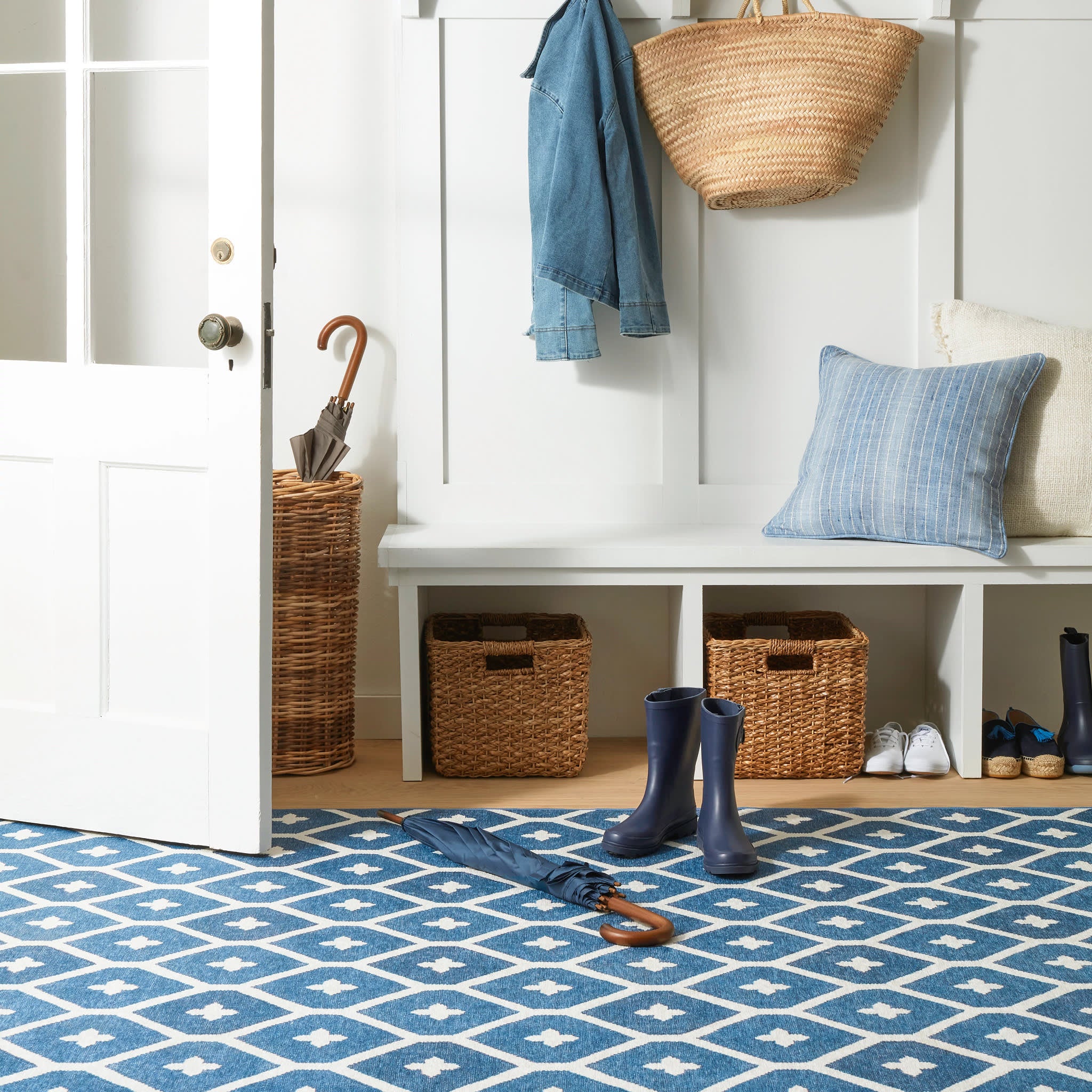 Elizabeth Machine Washable Rug - Soft Non-Slip Indoor/Outdoor Area Rug in Navy Blue - Perfect for Living Room, Bedroom, or Patio Decor