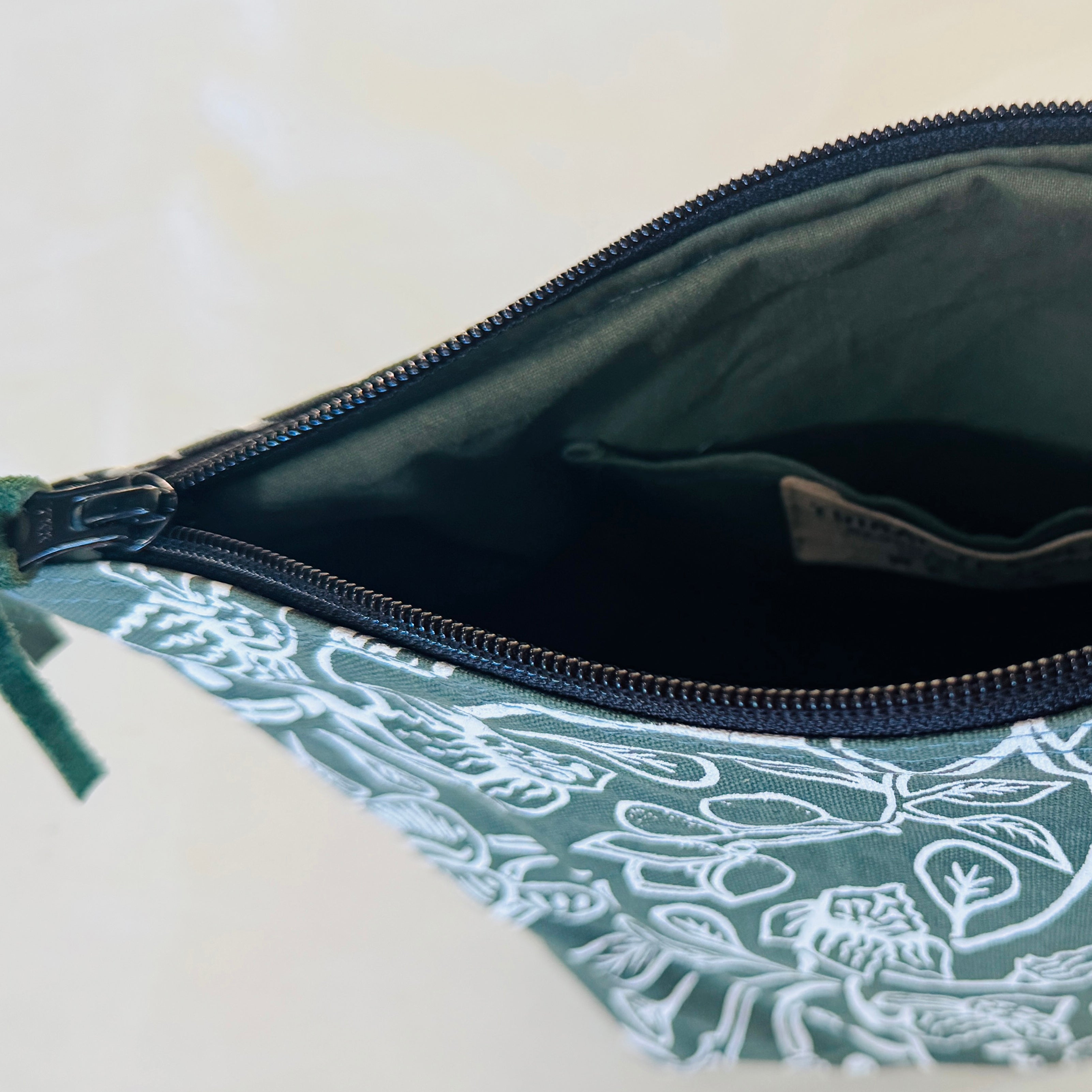Masamba Floral Wash Bag - Waterproof Travel Toiletry Organizer for Women & Men - Perfect for Camping, Gym, Beach & Vacation - Forest Green