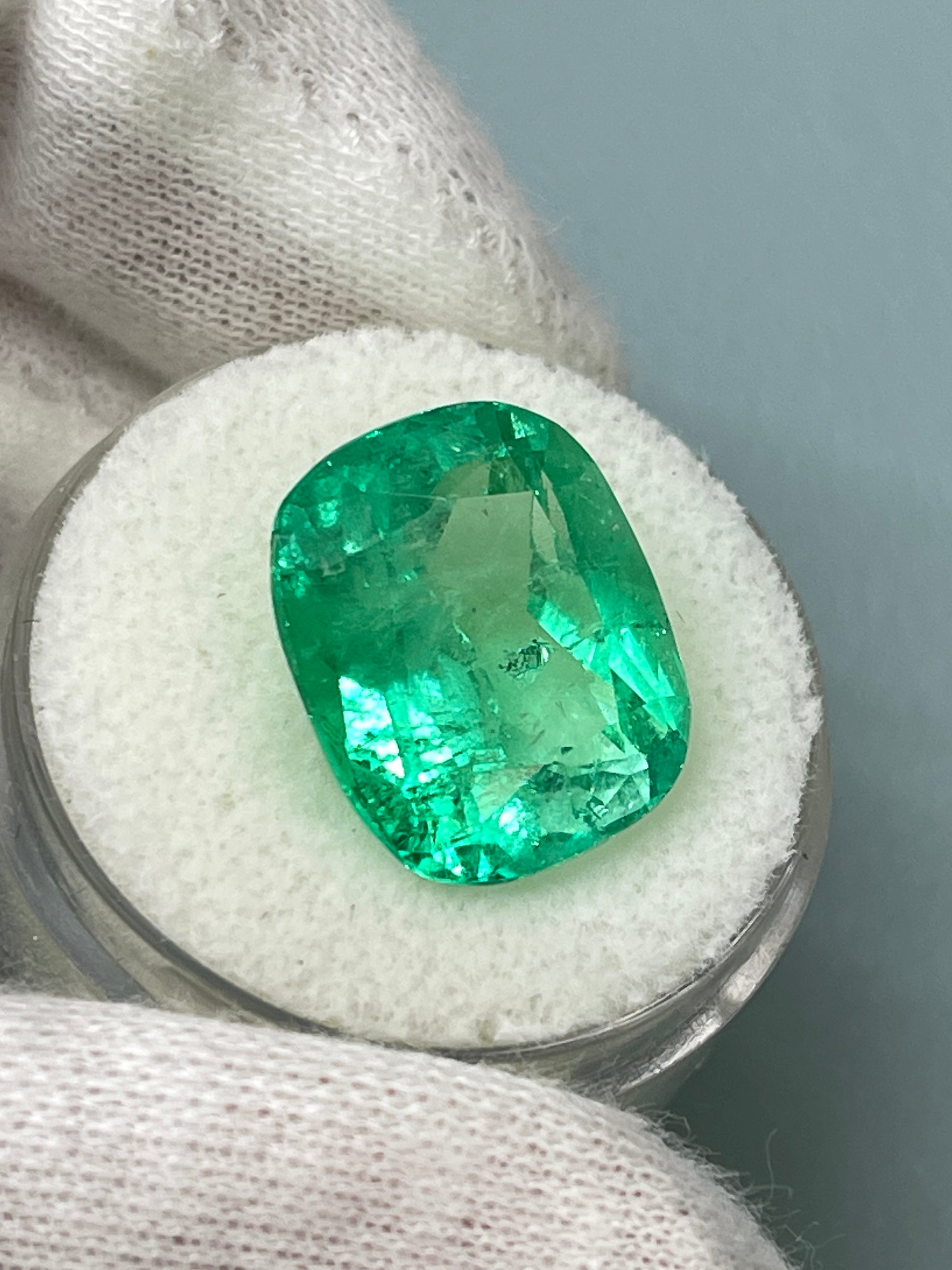 11.50 Carat Natural Muzo Colombian Emerald - 15.5x13mm Cushion Cut Yellowish Green Gemstone for Jewelry Making & Luxury Gifts