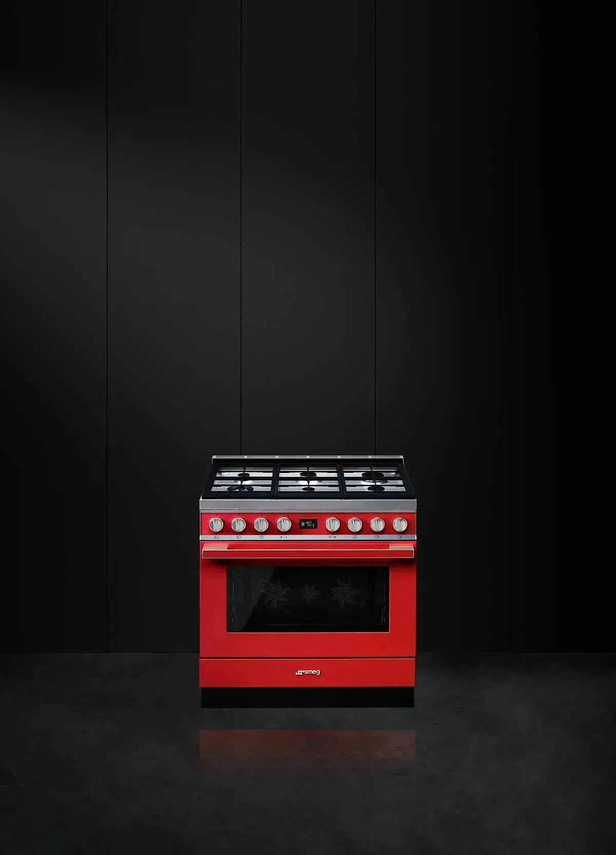 Smeg 90cm Portofino Pyrolytic Dual Fuel Range Cooker in Red - Professional Gas & Electric Oven for Modern Kitchens