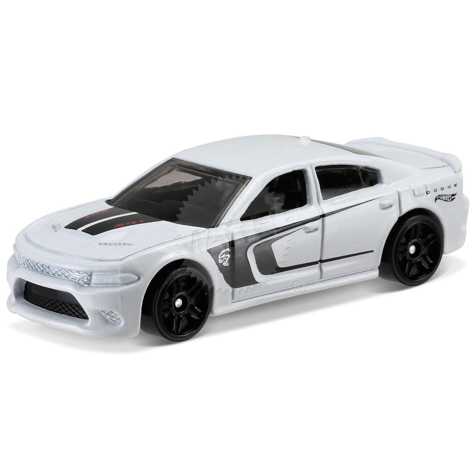 Hot Wheels 2016 Muscle Mania '15 Dodge Charger SRT Hellcat Diecast Car - 1:64 Scale White Collectible Toy - Perfect for Racing Play, Car Collection Display & Gift for Kids & Adults