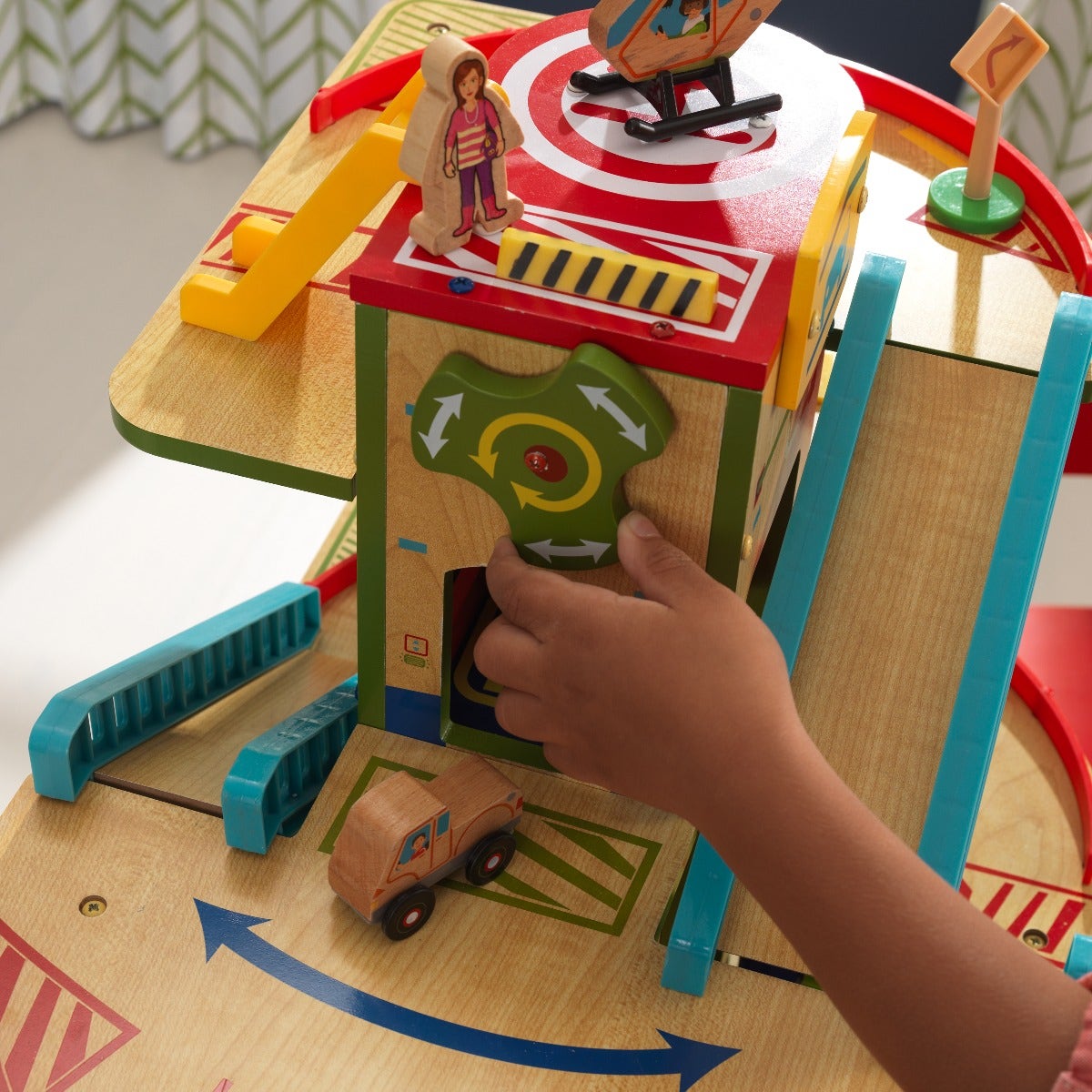 Wash n Go Wooden Car Garage Toy Set for Kids - Pretend Play Vehicle Wash Station with Parking Ramp - Perfect for Toddlers & Preschoolers (Great for Birthday Gifts & Early Learning Playtime)
