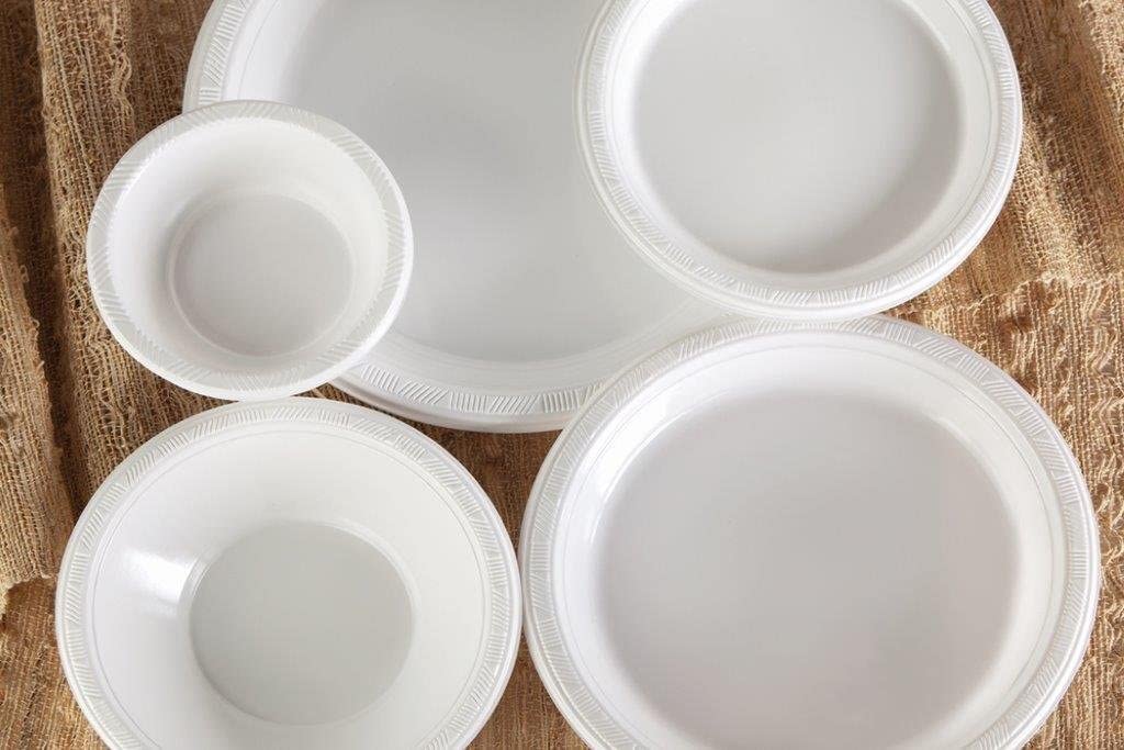 Nicole Fantini 10-Inch Disposable Round White Plastic Plates - 300 Count - Microwave Safe for Thanksgiving, Parties, Holidays & Weddings - Perfect for Buffets, Picnics, Catering & Family Gatherings
