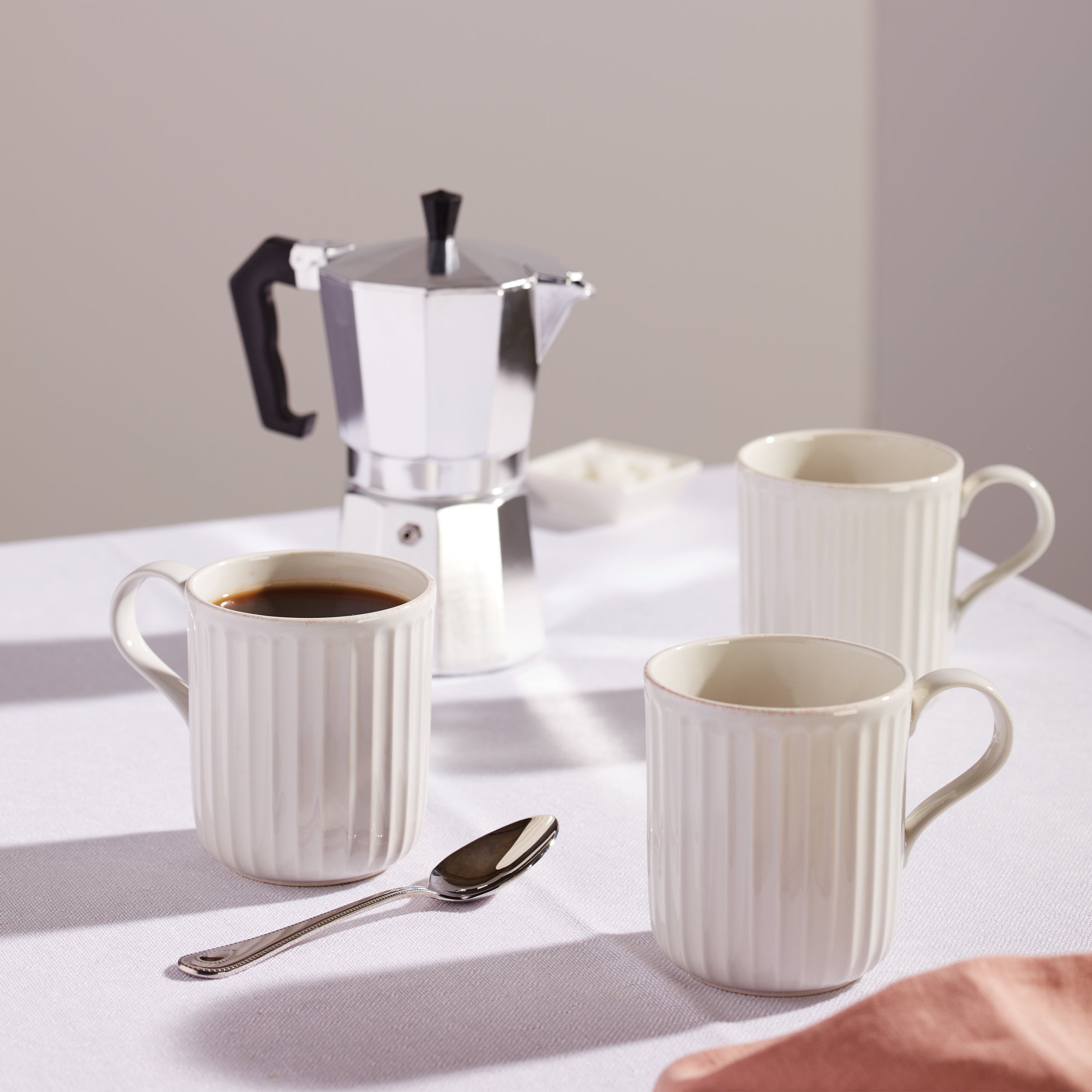 French Perle Scallop Coffee Mugs Set of 4 - Elegant Porcelain Tea Cups for Cafe, Home & Gifts - Perfect for Morning Coffee, Afternoon Tea & Kitchen Decor