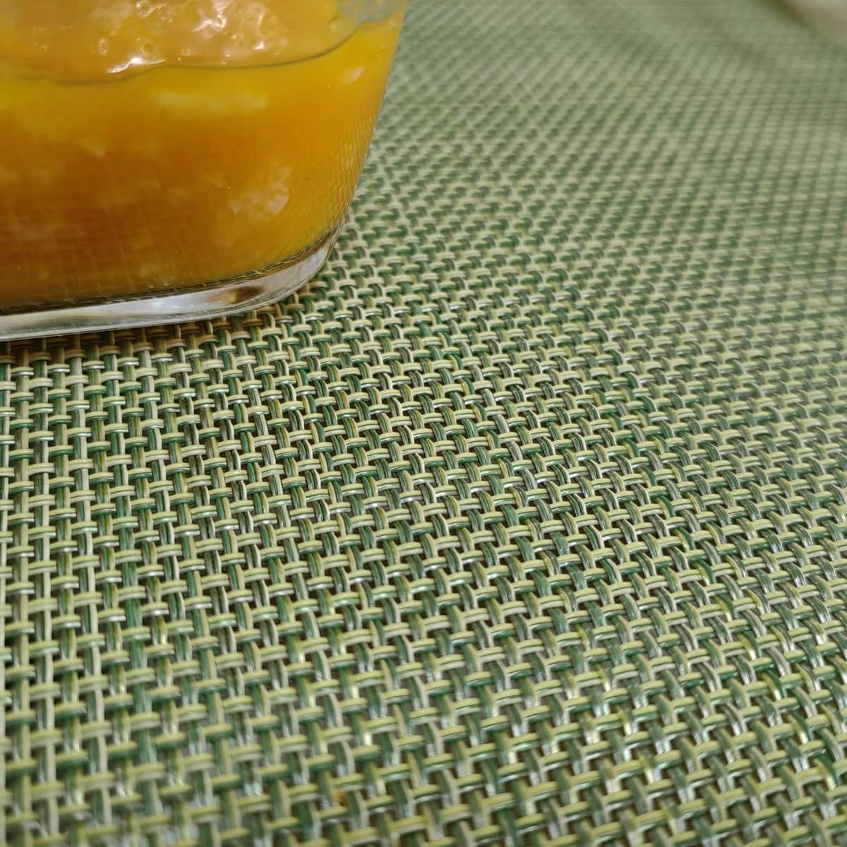 WAZAIGUR Crisscross Woven Vinyl Placemats Set of 4 - Non-Slip, Heat Resistant & Easy to Clean Table Mats for Kitchen, Dining Room - Green and Yellow - Perfect for Everyday Meals, Dinner Parties & Holiday Gatherings