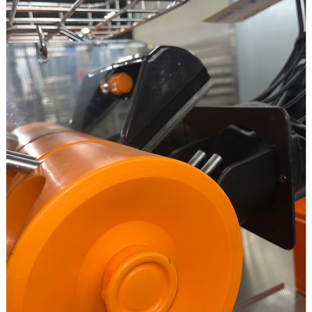 Zumoval Minimax Compact Citrus Juicer - Electric Orange Lemon Lime Squeezer, 15 Fruits/Minute, 39517 - Perfect for Breakfast Bars, Juice Shops & Healthy Home Kitchens