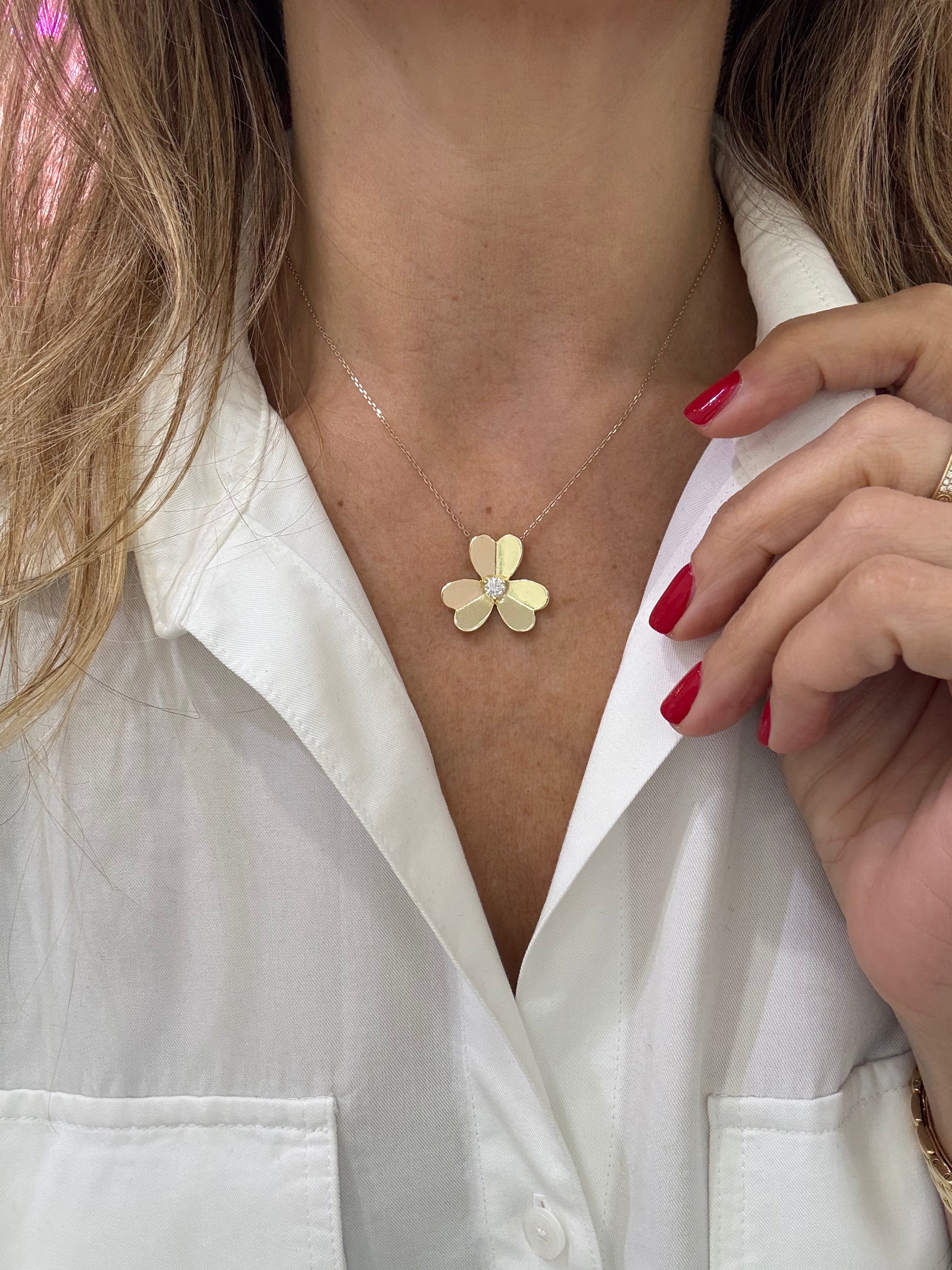 Elegant Large Gold Flower Pendant Necklace for Women - Perfect for Weddings, Parties & Special Occasions