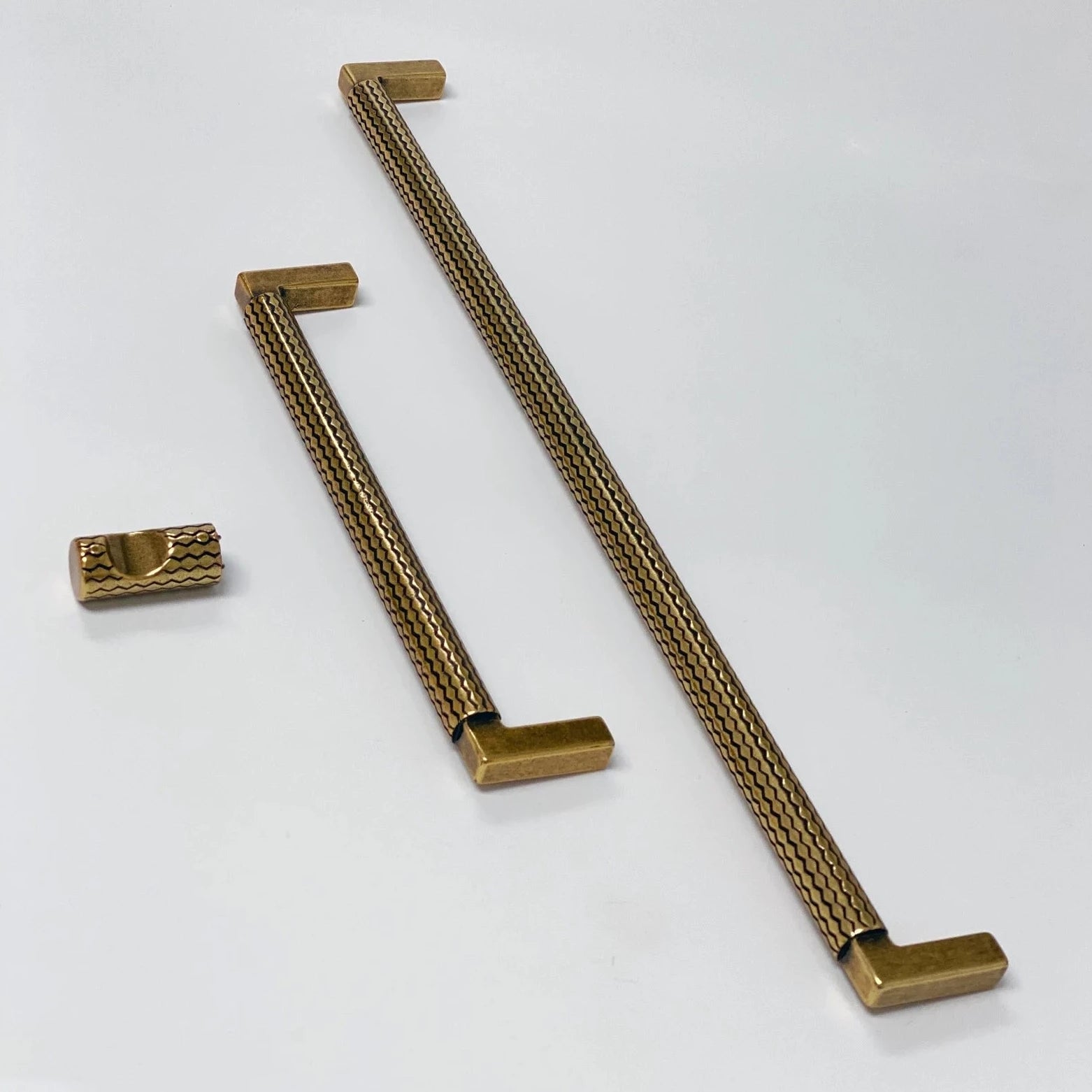Antique Brass U-Shaped Venice Drawer Pull - Vintage Cabinet Handle for Kitchen, Bathroom & Furniture (Set of 10) - Perfect for Home Renovation & DIY Projects