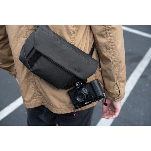 Peak Design Field Pouch v2 - Compact Camera & Travel Organizer Bag (Black) | Waterproof EDC Pouch for Photography Gear, Tech Accessories & Outdoor Essentials
