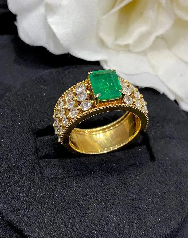 18K Yellow Gold Vintage Diamond & Emerald Ring for Women - Luxury Real Natural Gemstone Wedding, Engagement & Party Jewelry - Perfect for Anniversaries, Gifts & Special Occasions