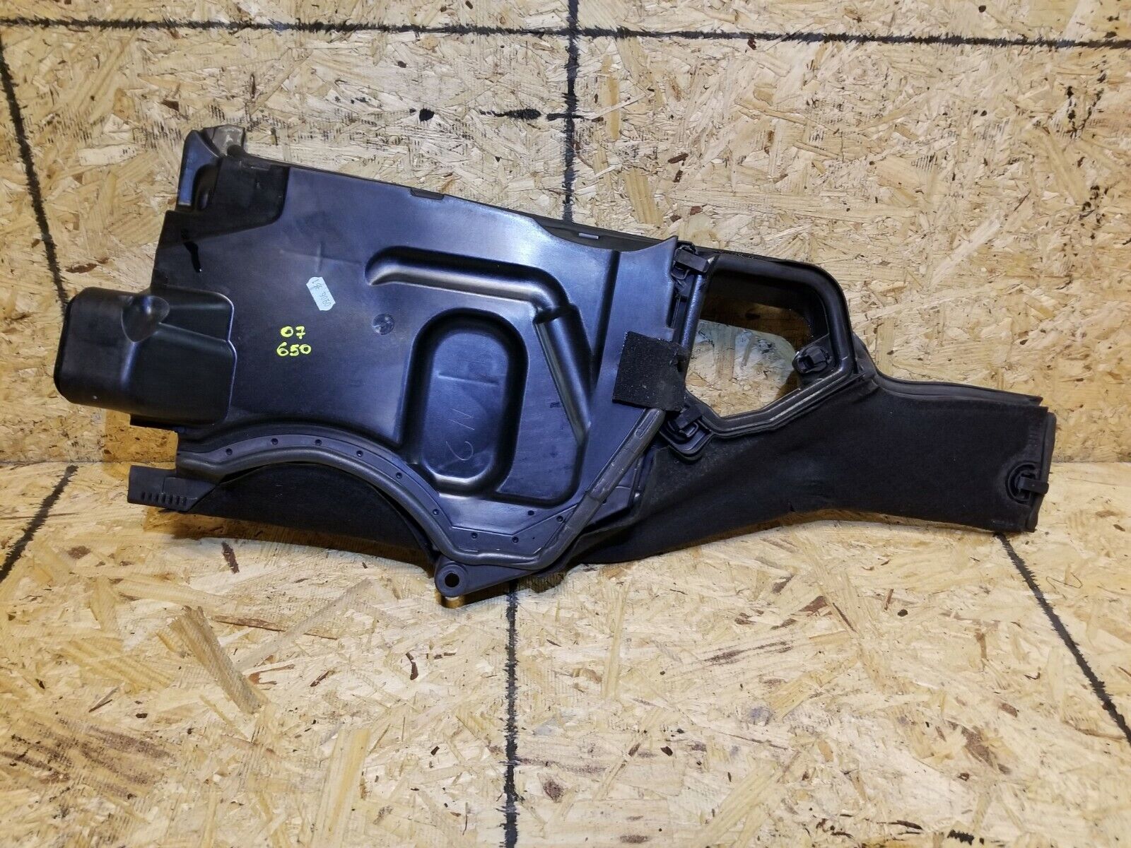 06-10 BMW 650i E63 Left Driver Side Engine Air Intake Filter Housing OEM Replacement - Perfect for Performance Upgrades & Engine Maintenance