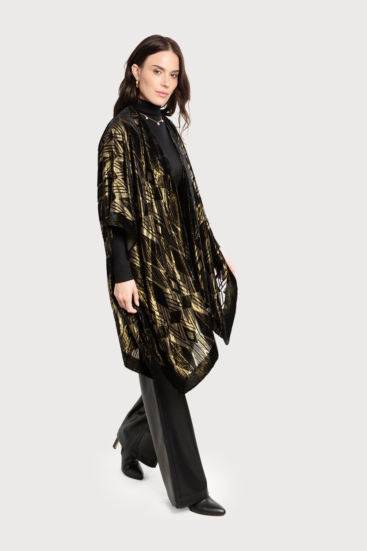 Luxury Diamond Velvet Kimono Robe for Women - Soft & Elegant Loungewear for Spa, Bridal Party, and Home Relaxation