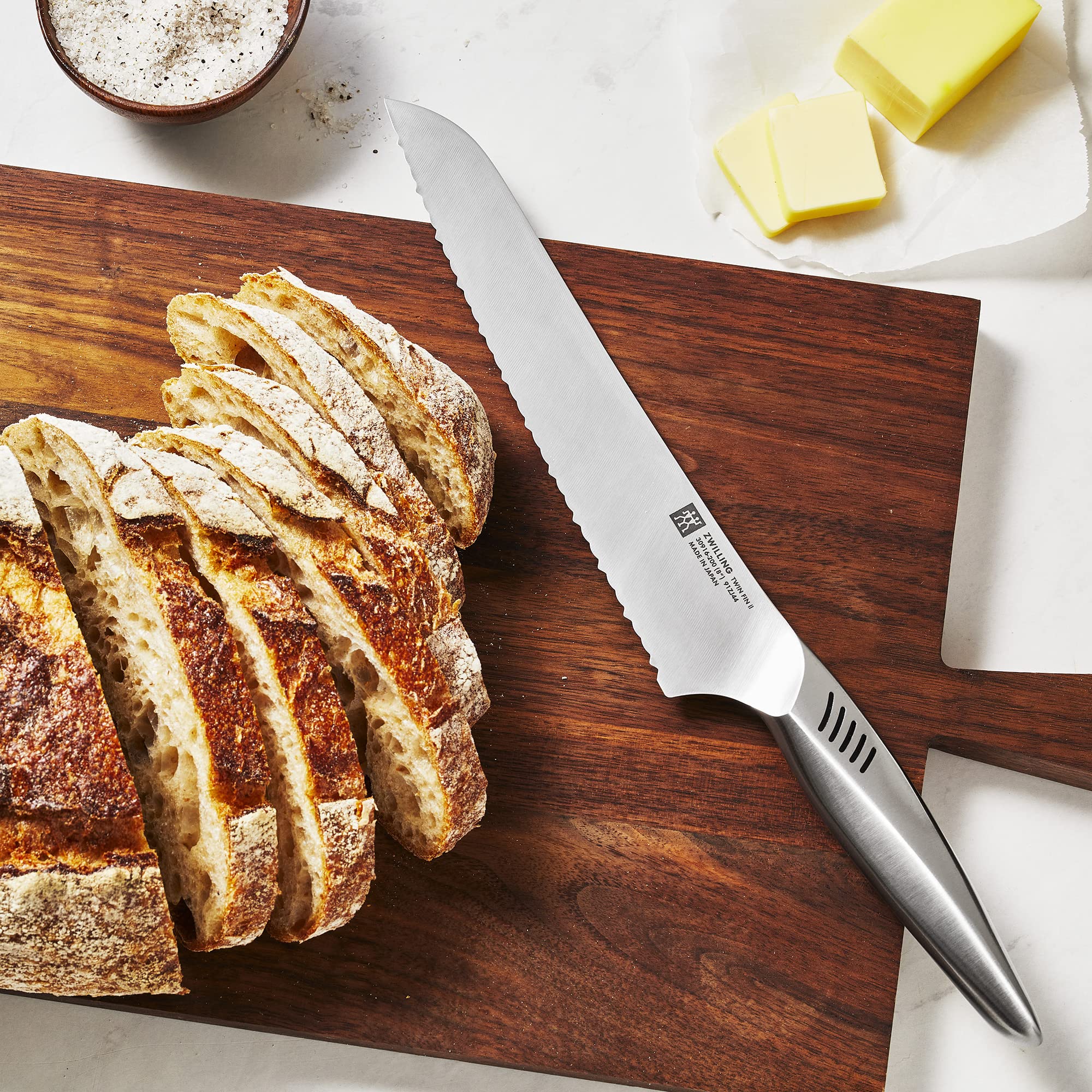 ZWILLING TWIN Fin II 8-inch Bread Knife - Premium German Stainless Steel Blade for Slicing Bread, Cakes & Pastries - Perfect for Home Baking, Professional Kitchens & Gift Giving