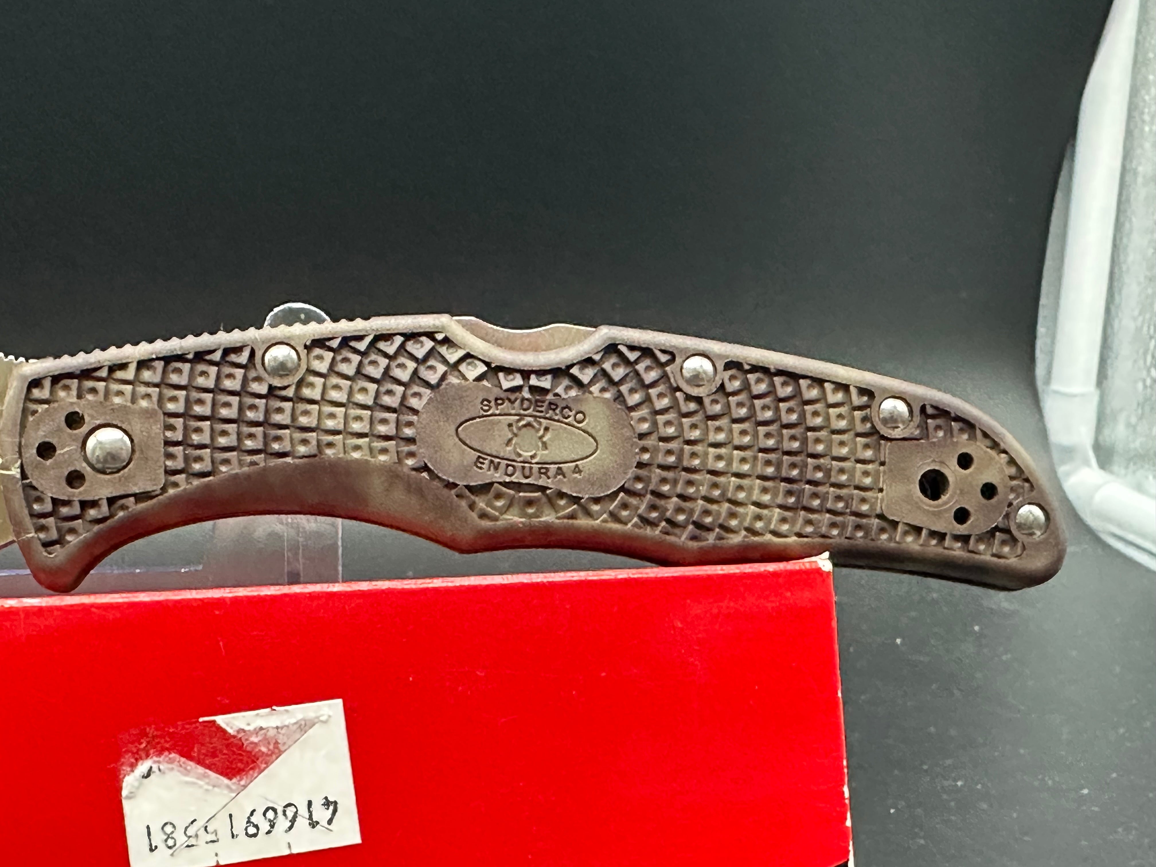 Spyderco Endura 4 Folding Knife - Zome Green FRN Handle, C10ZFPGR Model - Perfect for Outdoor Camping, Hiking & Everyday Carry (EDC)