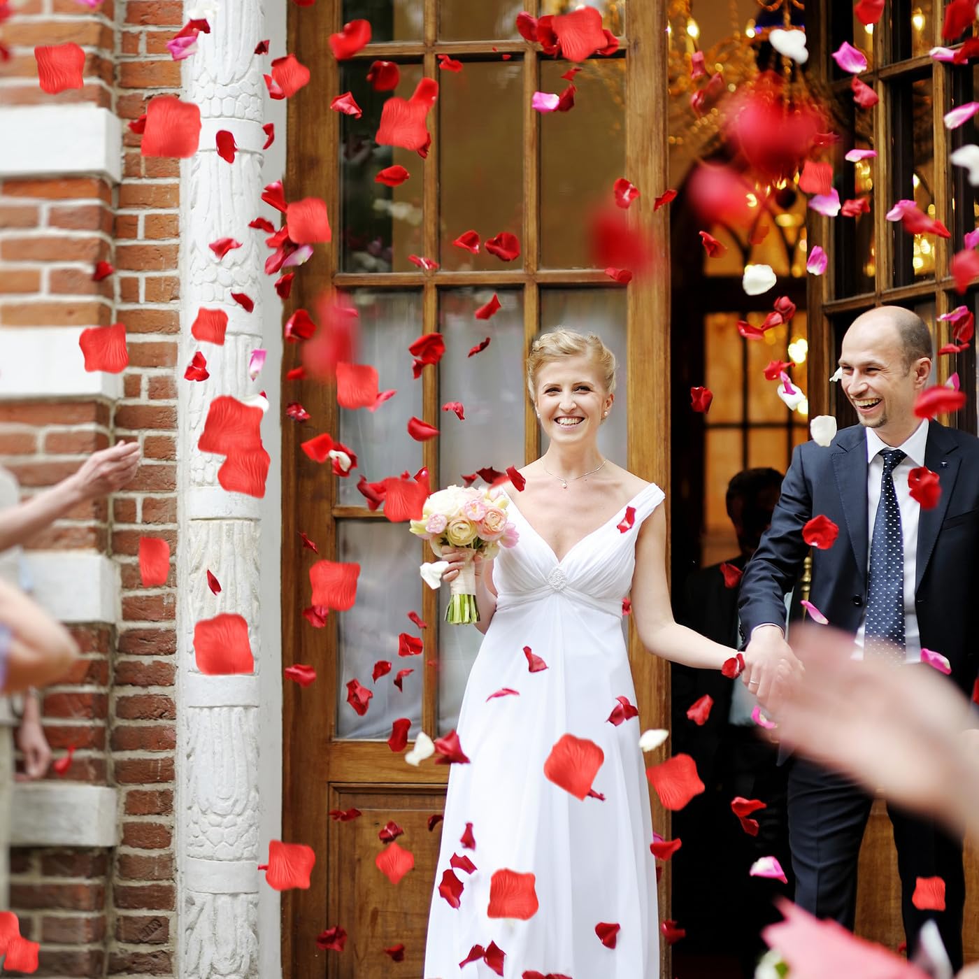 1500 PCS Artificial Silk Red Rose Petals - Bulk Fake Flower Petals for Wedding Decor, Romantic Night, Party, Engagement - Perfect for Aisle Scattering, Table Centerpieces, and Photo Backdrops