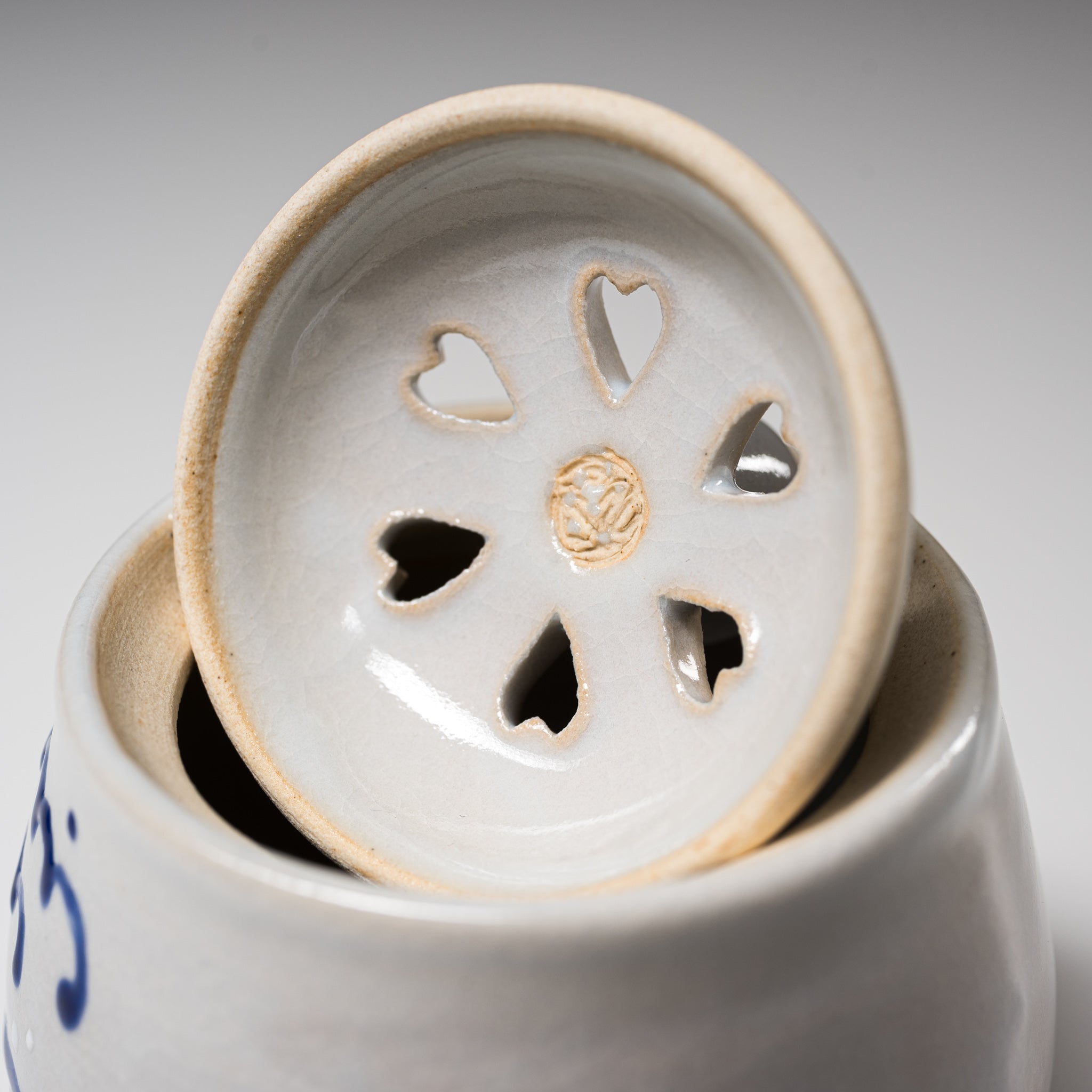 Minoru Ando Kyoto Kiyomizu Ware Incense Burner - Handcrafted Wave Plover Design for Meditation & Home Decor | Perfect for Zen Spaces, Yoga Rooms & Relaxation