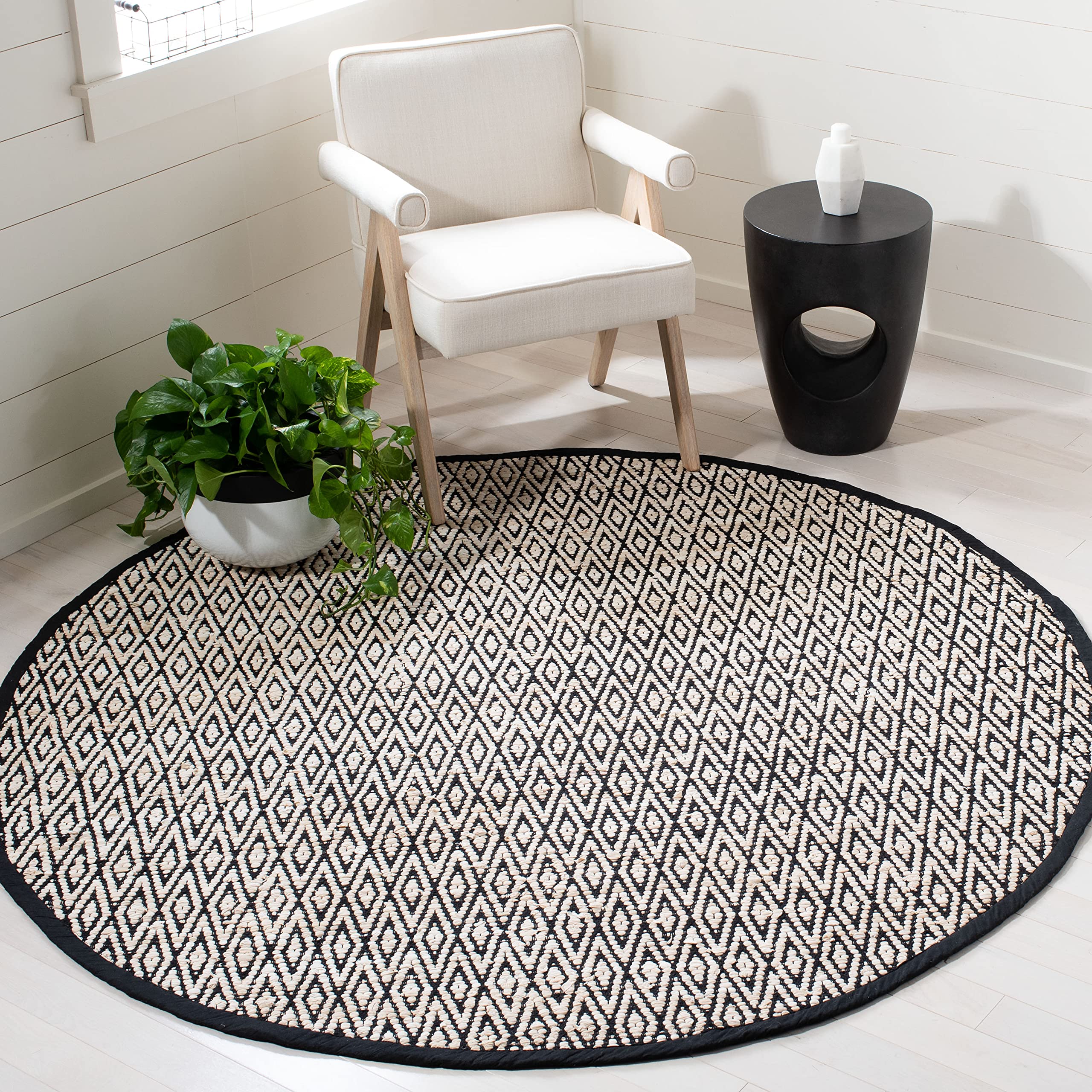 SAFAVIEH Montauk Collection 6' Round Beige & Black MTK621B Handmade Cotton Area Rug - Perfect for Living Room, Bedroom & Office Decor