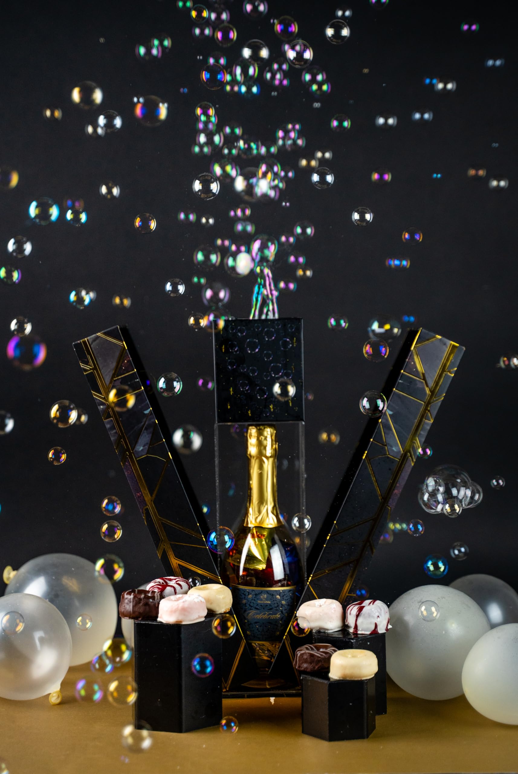 **Premium SendaCake Luxe Bubble Surprise Gift Box – 8 Individually Wrapped Mini Cake Donuts, No Assembly Required – Unique Unboxing Experience for Women, Men, Kids – Perfect for Birthdays, Anniversaries & Special Occasions – Ideal Gift for Family, Friends & Loved Ones**    *(Use Case: Surprise your loved ones with this elegant and fun gift box, perfect for birthdays, holidays, or just to show appreciation. Great for office parties, thank-you gifts, or festive celebrations!)*