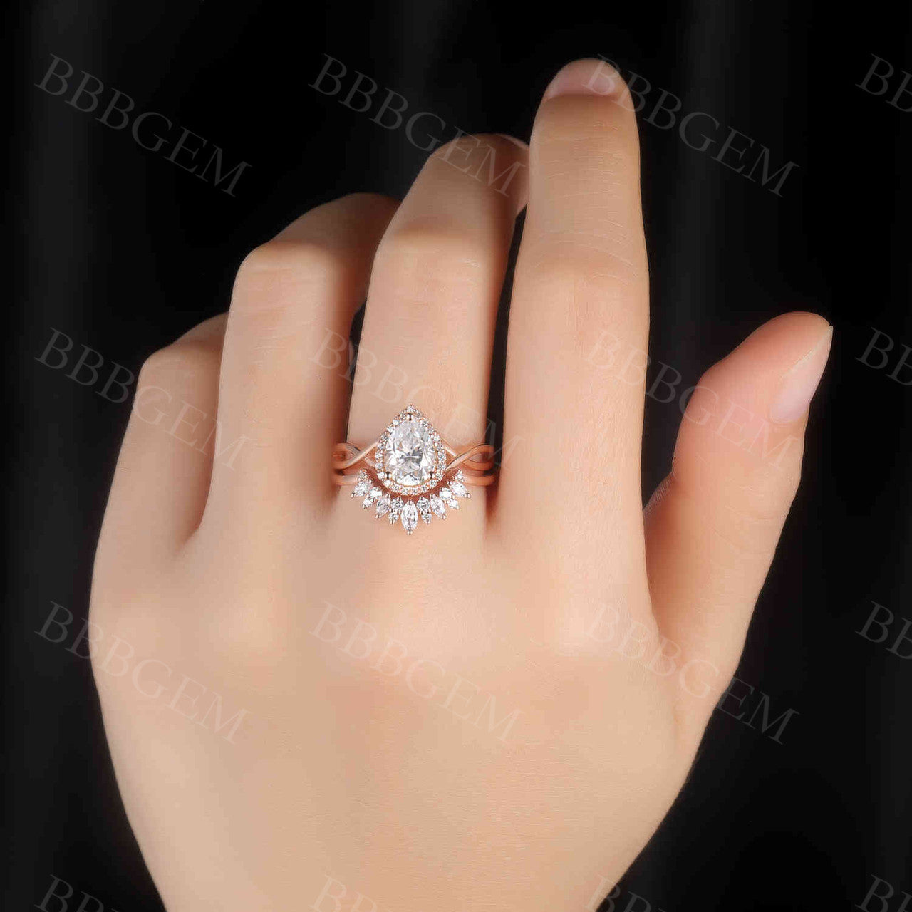 2-Piece Pear Shaped Engagement Ring & Rose Gold Cluster Chevron Wedding Band Set - Perfect for Proposals, Anniversaries & Bridal Jewelry