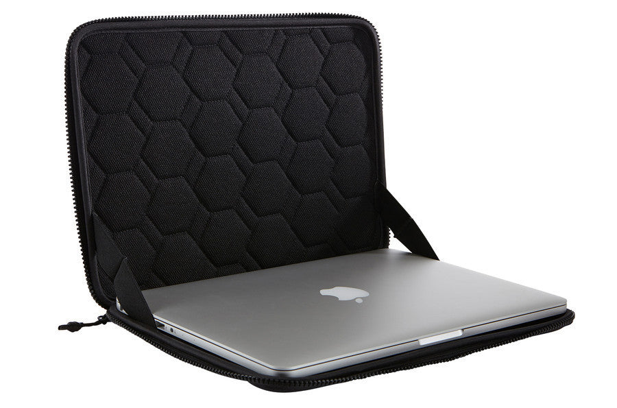 Thule Gauntlet 3.0 MacBook Sleeve 13-15 Inch - Protective Laptop Case for MacBook Pro/Air - Water-Resistant & Shockproof - Perfect for Travel, Work & School (Black)