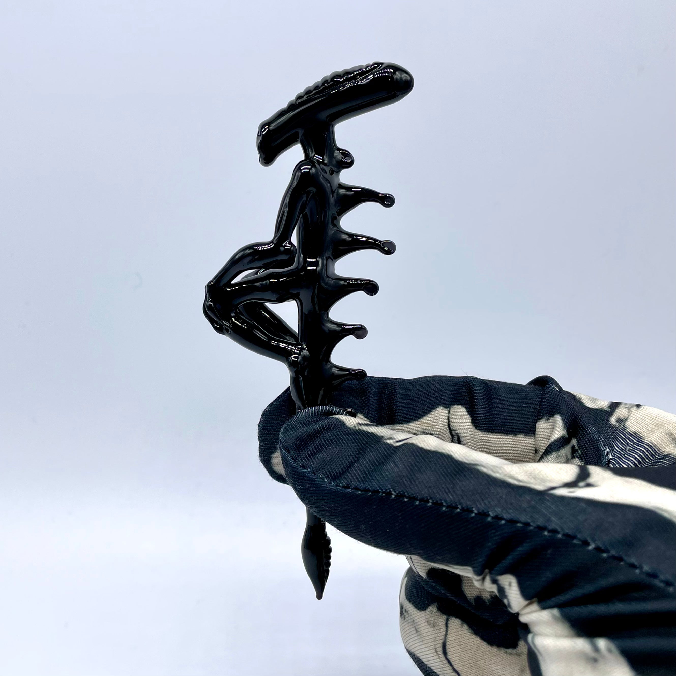 Alien Xenomorph Movie Sculpture - Highly Detailed Collectible Figurine for Sci-Fi Fans & Home Decor | Perfect for Movie Themed Rooms, Gifts & Display