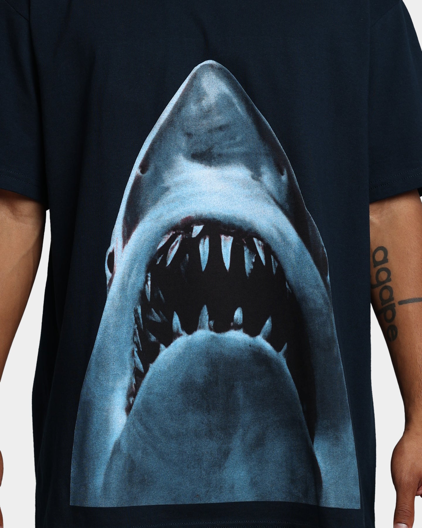 American Thrift X Jaws Vintage T-Shirt - Navy Blue Retro Movie Tee for Men & Women - Perfect for Casual Wear, Beach Outings & Movie Nights