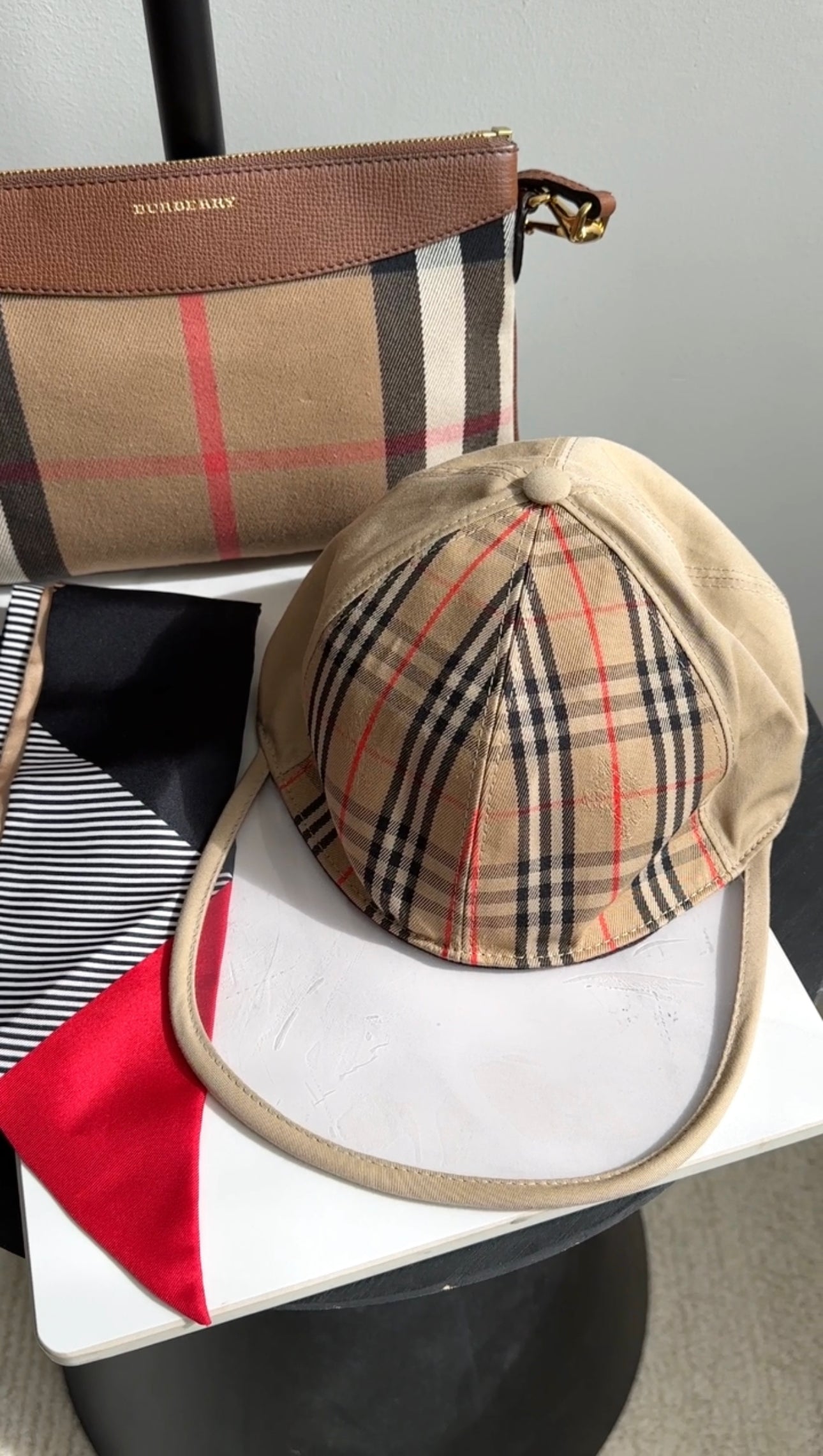 Burberry Cotton Check Hat with Clear PVC Visor - Stylish Unisex Fashion Accessory for Outdoor Activities, Travel & Streetwear