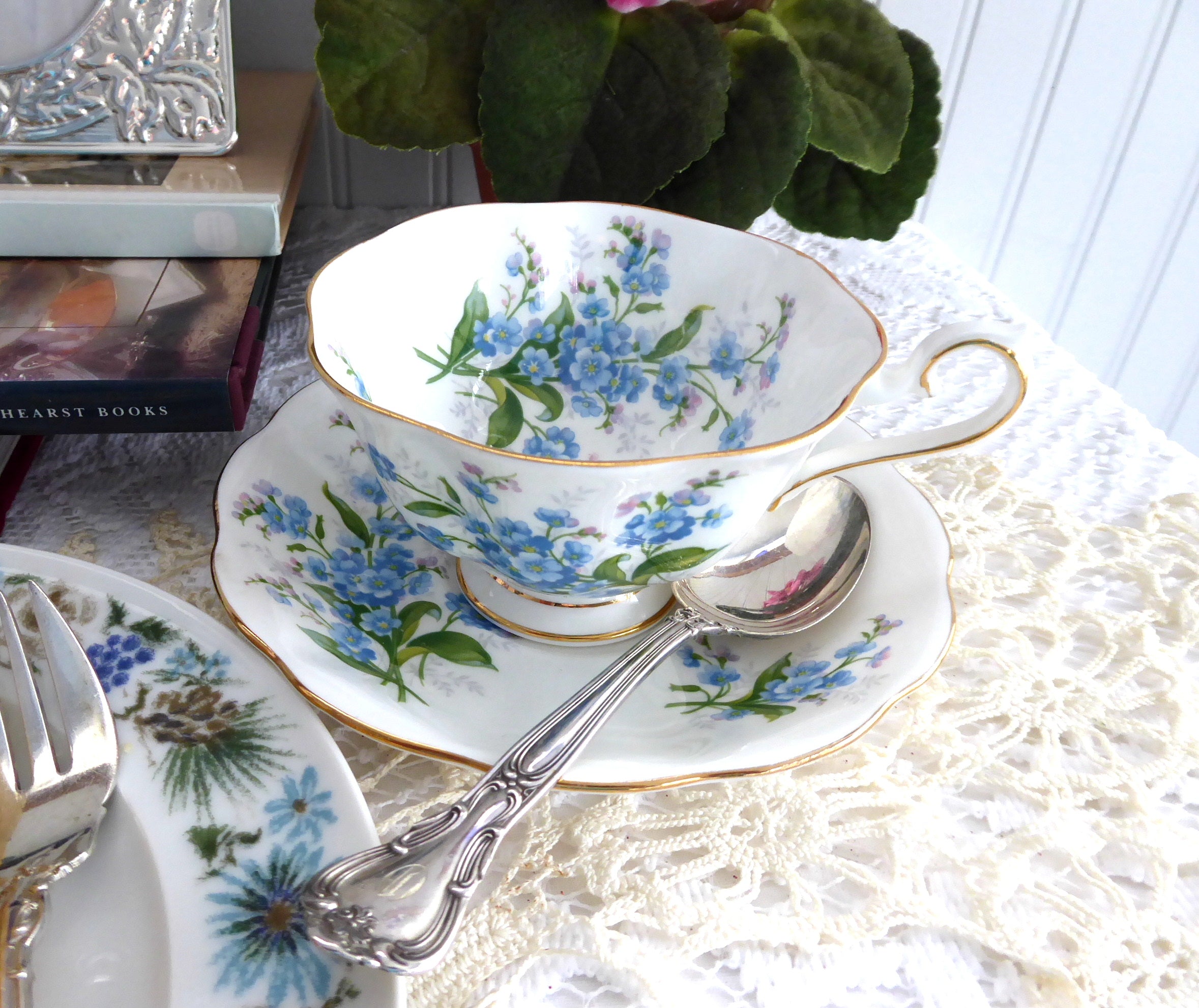 Royal Albert Vintage English Bone China Forget Me Not Cup and Saucer Set - 1950s Floral Tea Cup for Afternoon Tea, Bridal Shower, and Collectible Display