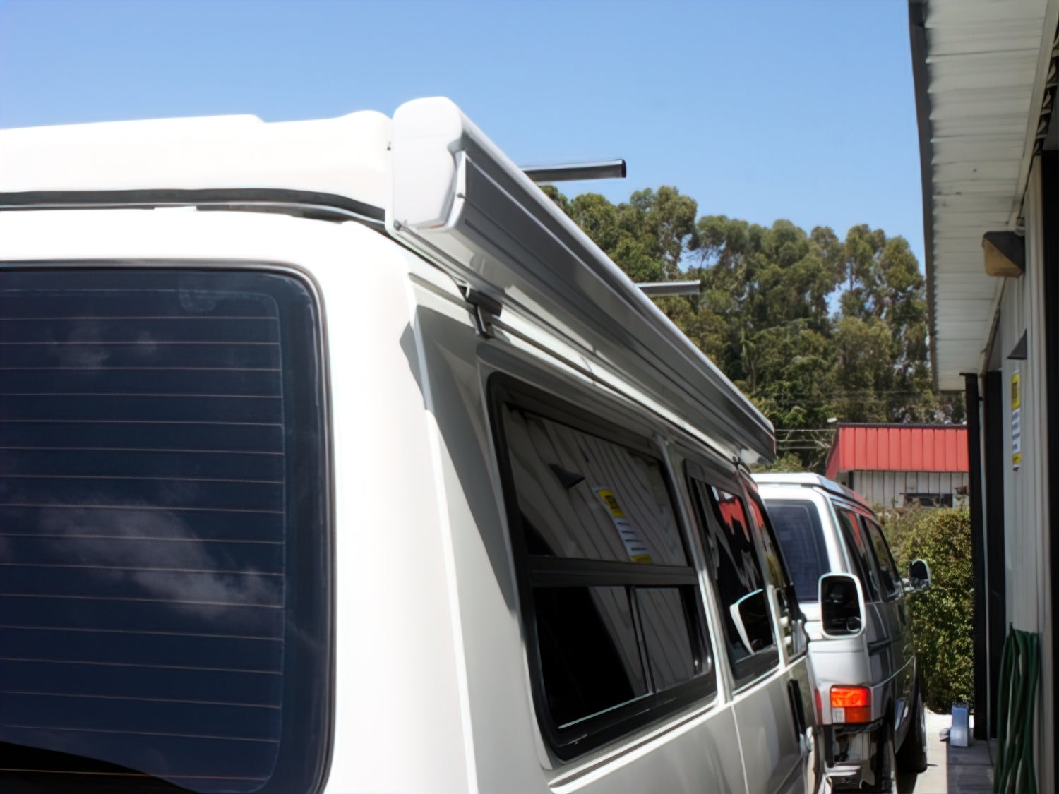 Fiamma F45S Retractable RV Awning - Premium Sun Shade for Campers & Motorhomes | Perfect for Outdoor Camping, Picnics & Tailgating