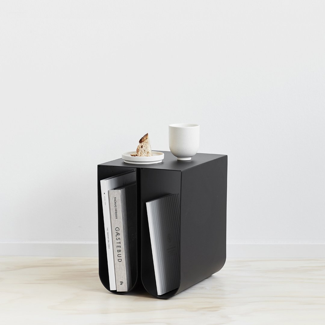 Modern Curved Side Table - Small Accent Table for Living Room, Bedroom, or Office - Perfect for Holding Lamps, Books, and Decor
