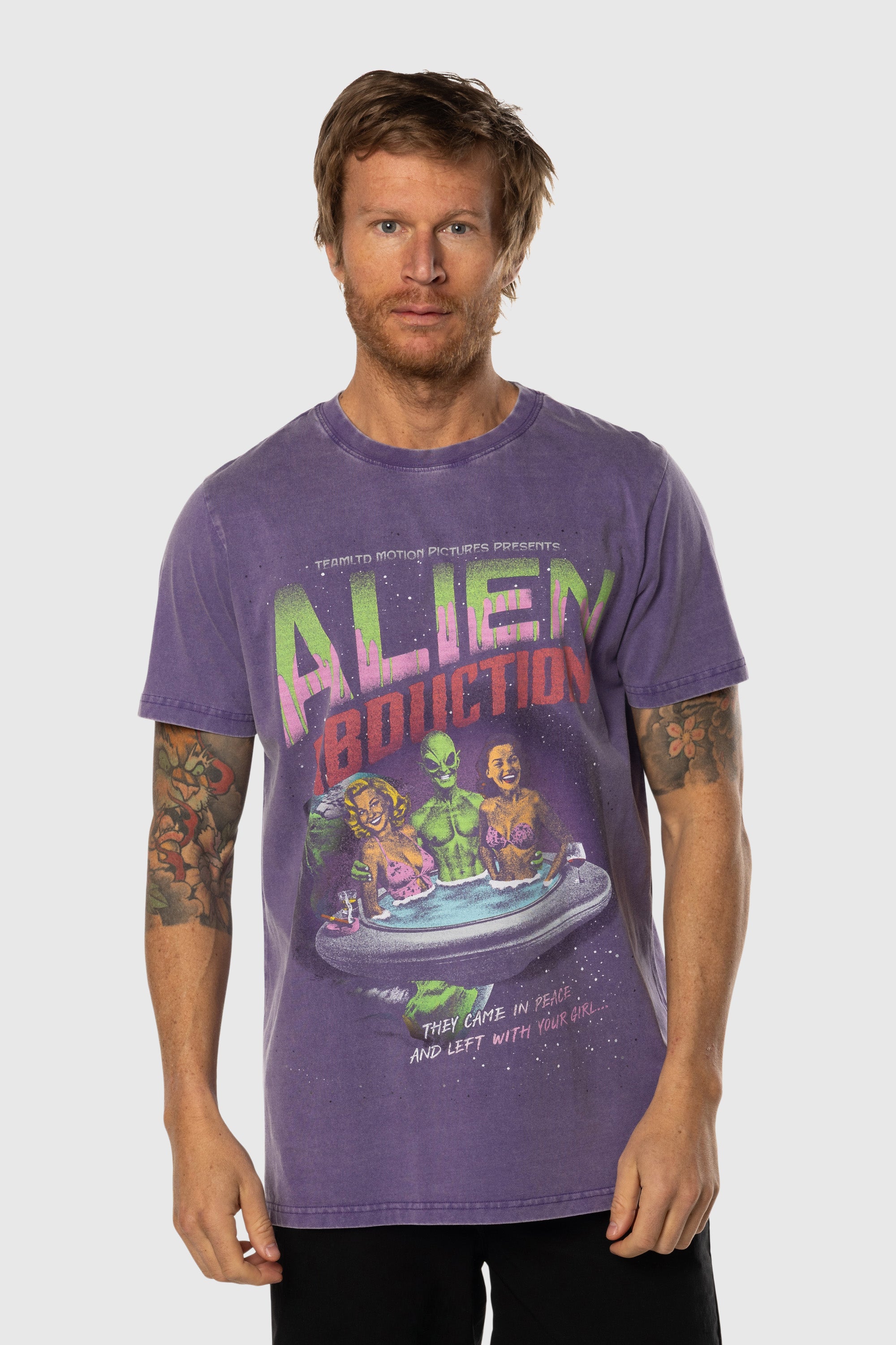 Alien Abduction T-Shirt for Men & Women | Funny UFO Alien Tee | Sci-Fi Graphic Novelty Shirt | Perfect for Cosplay, Comic Con & Science Fiction Fans