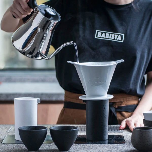 Loveramics Brewers Specialty Jug - Premium Coffee & Tea Pouring Pitcher for Baristas & Home Brewing - Perfect for Latte Art, Iced Coffee & Tea Service