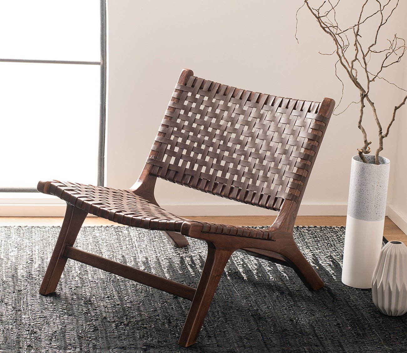 Safevieh Luna Accent Chair - Modern Upholstered Lounge Chair for Living Room, Bedroom & Office - Stylish Home Decor with Comfortable Seating for Relaxing & Reading