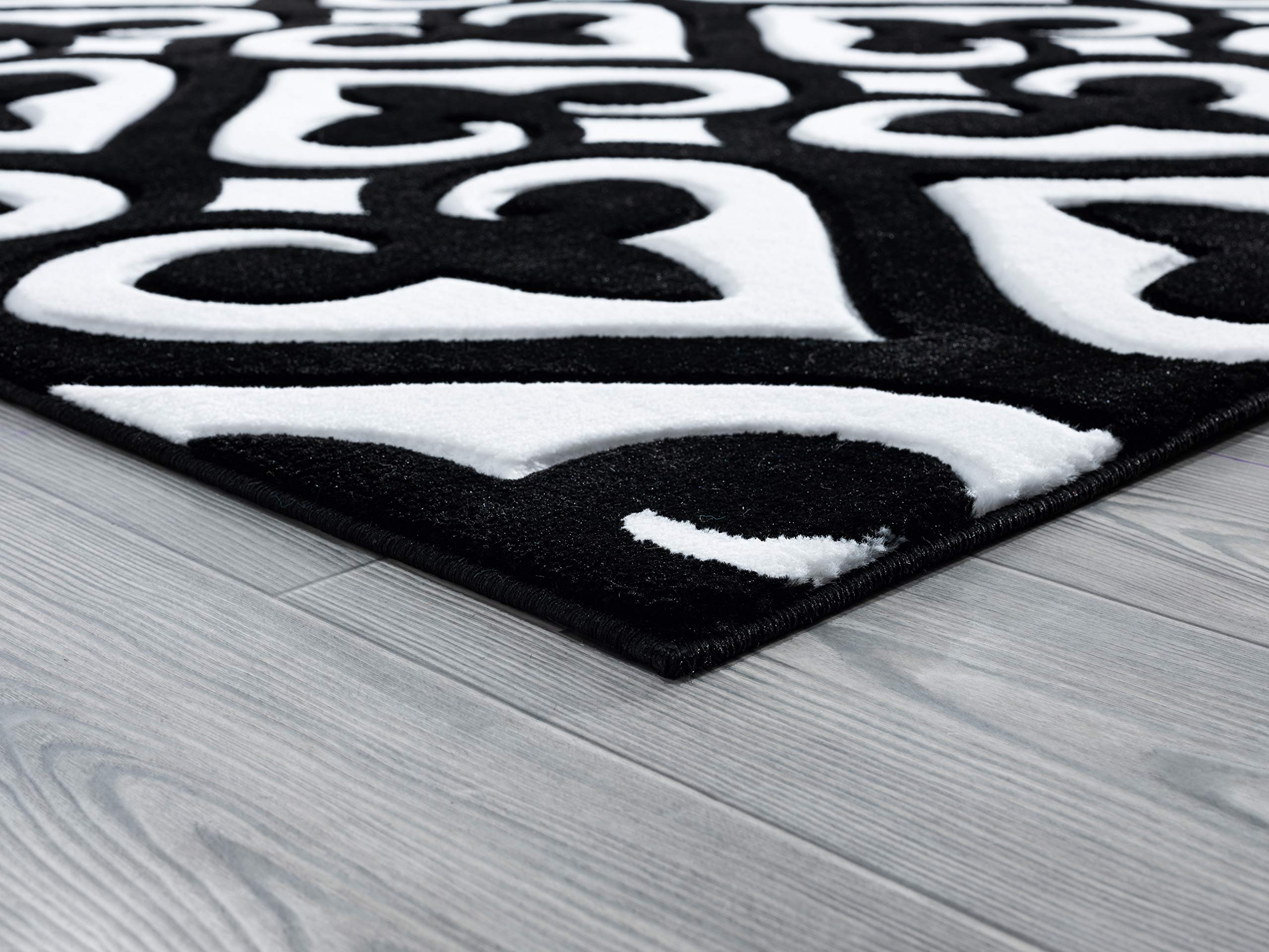 United Weavers of America Bristol Heartland Black Round Rug 7'10