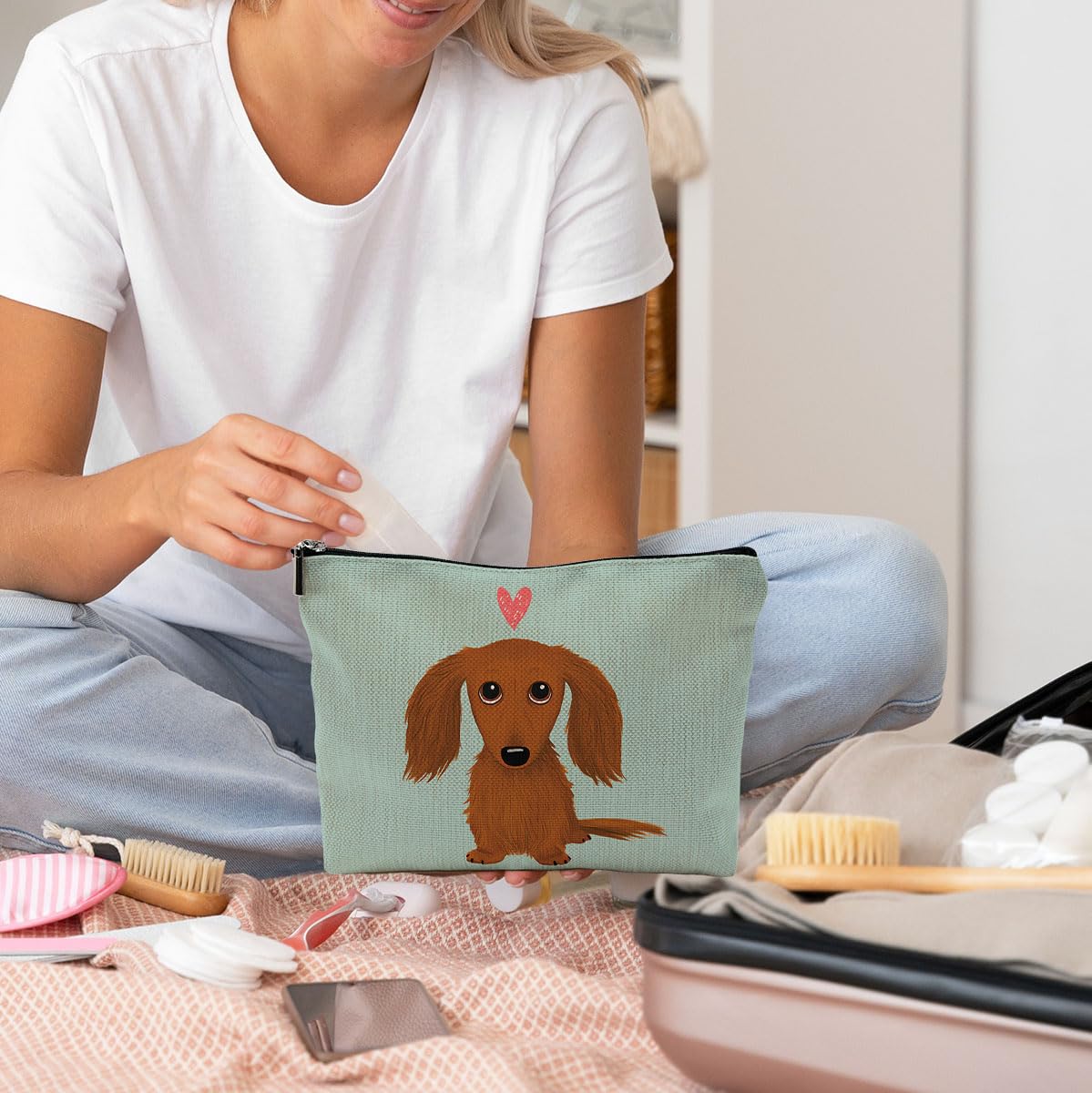 Cute Long-Haired Dachshund Cartoon Wiener Dog Heart Makeup Bag - Waterproof Travel Cosmetic Pouch with Zipper for Toiletries | Perfect for Travel, Gym & Daily Use | Funny Dachshund Puppy Design in Green