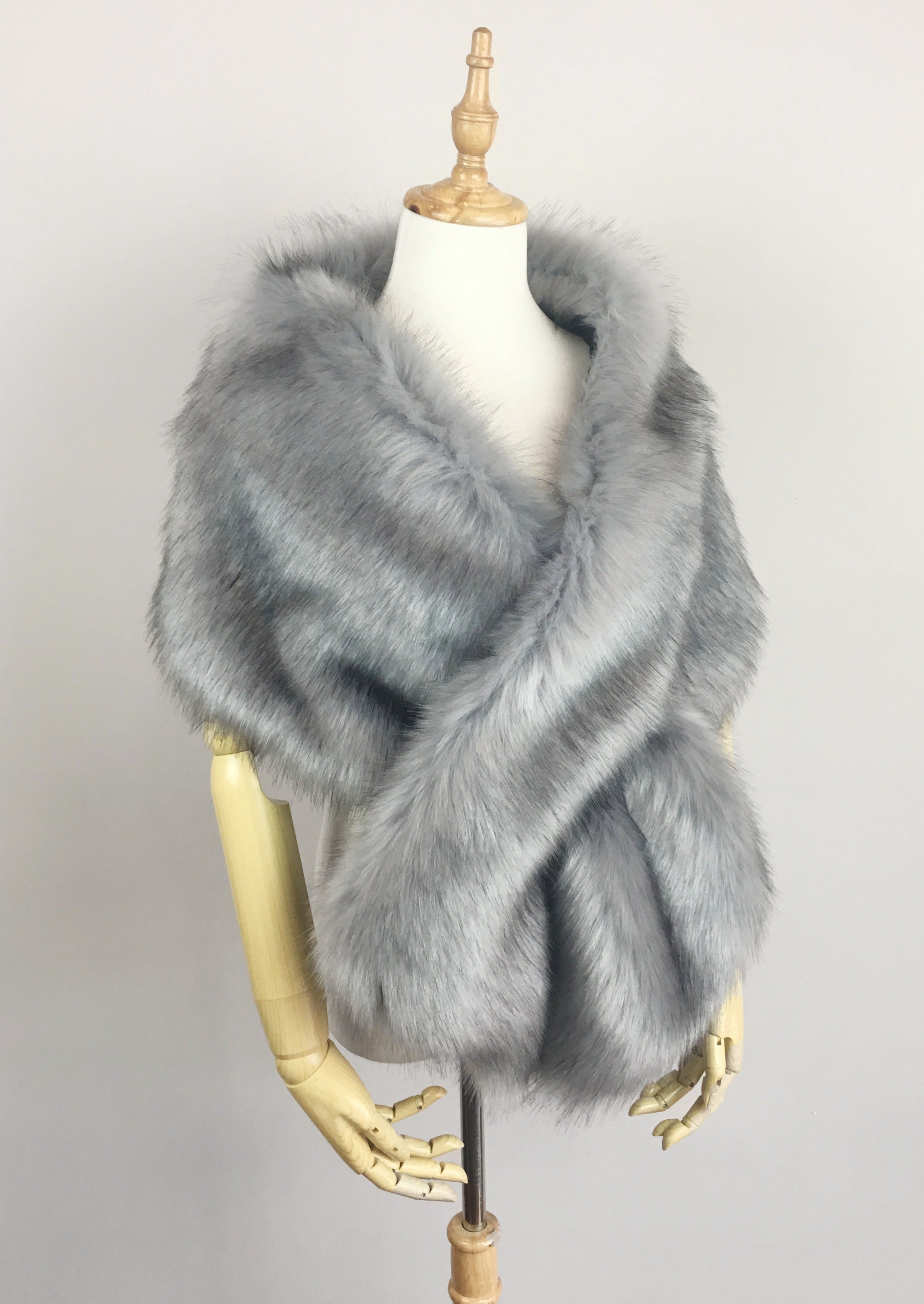 Lilian Gry03 Grey Faux Fur Shawl for Brides - Winter Wedding Wrap, Elegant & Warm Bridal Accessory - Perfect for Outdoor Ceremonies, Photos & Cold Weather Events