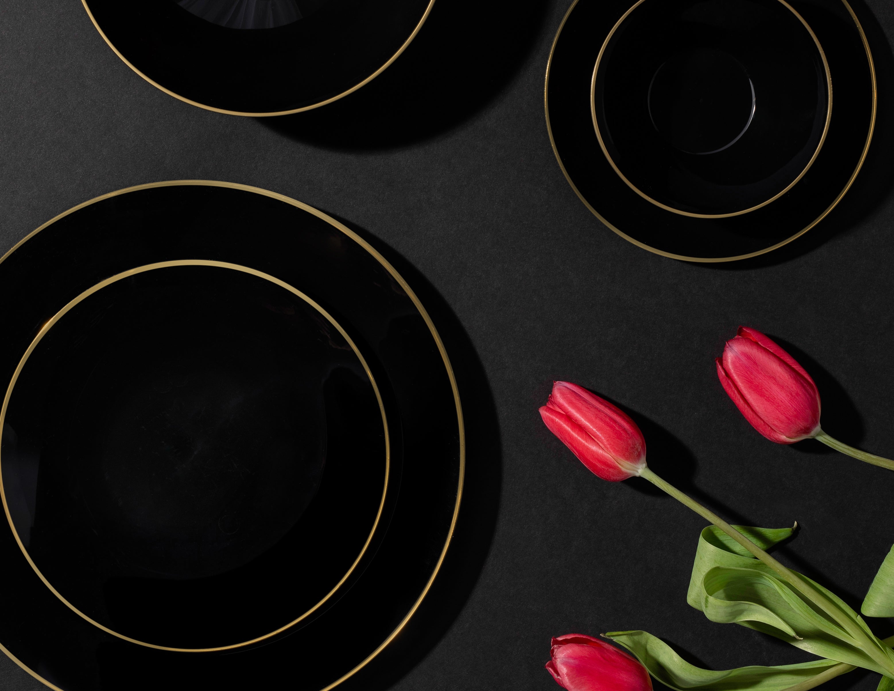 32-Piece Black and Gold Round Plastic Dinnerware Set for 16 Guests - Elegant Disposable Plates, Cups, Forks, Knives & Spoons - Perfect for Weddings, Parties, Events & Outdoor Dining - Eco-Friendly & Durable