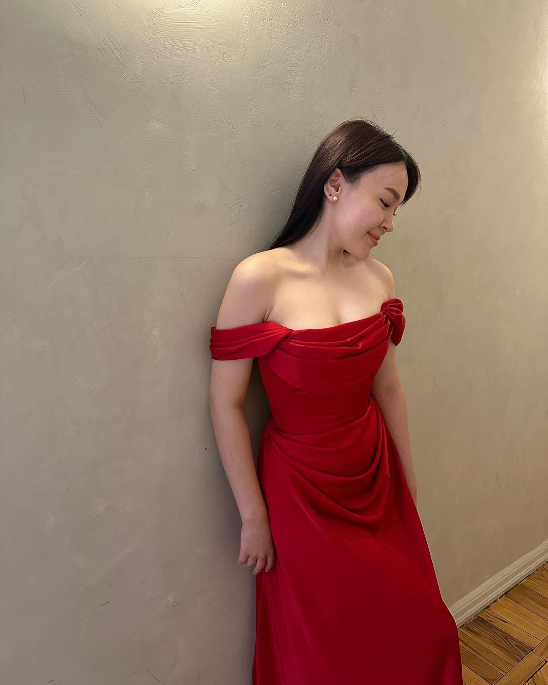 Elegant Off-The-Shoulder A-Line Red Long Prom Dress for Formal Evening Parties - J3552 | Perfect for Homecoming, Graduation, and Special Occasions